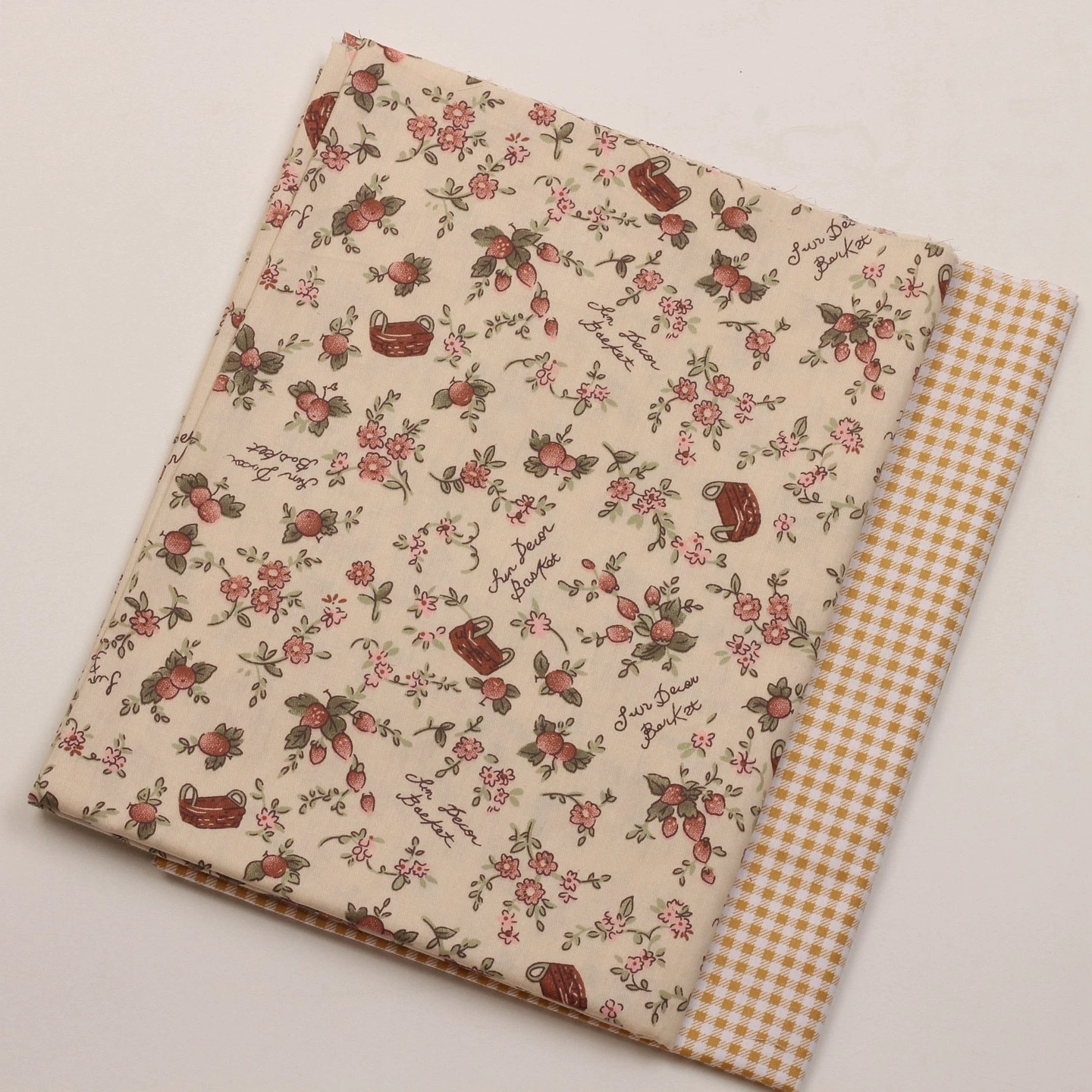 1.6-meter-wide, 40-count twill pure cotton fabric with country-style strawberry flower prints, handcrafted diy clothing bedding fabric detail image 2