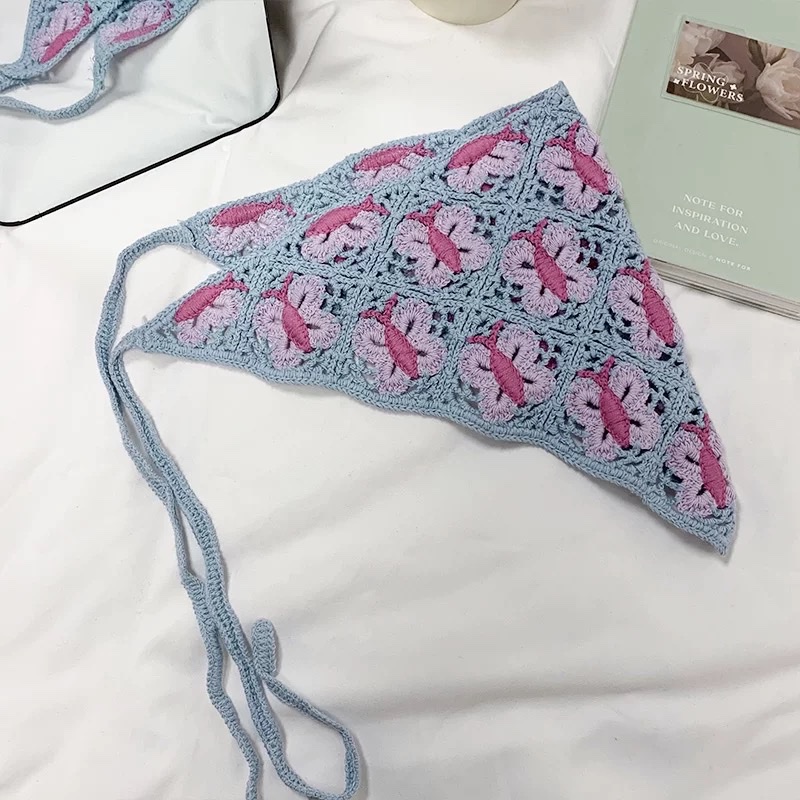 A sweet and cute hand-knitted hairband for a girl with a girlish style and a unique crocheted artistic style, a triangular headscarf details Picture