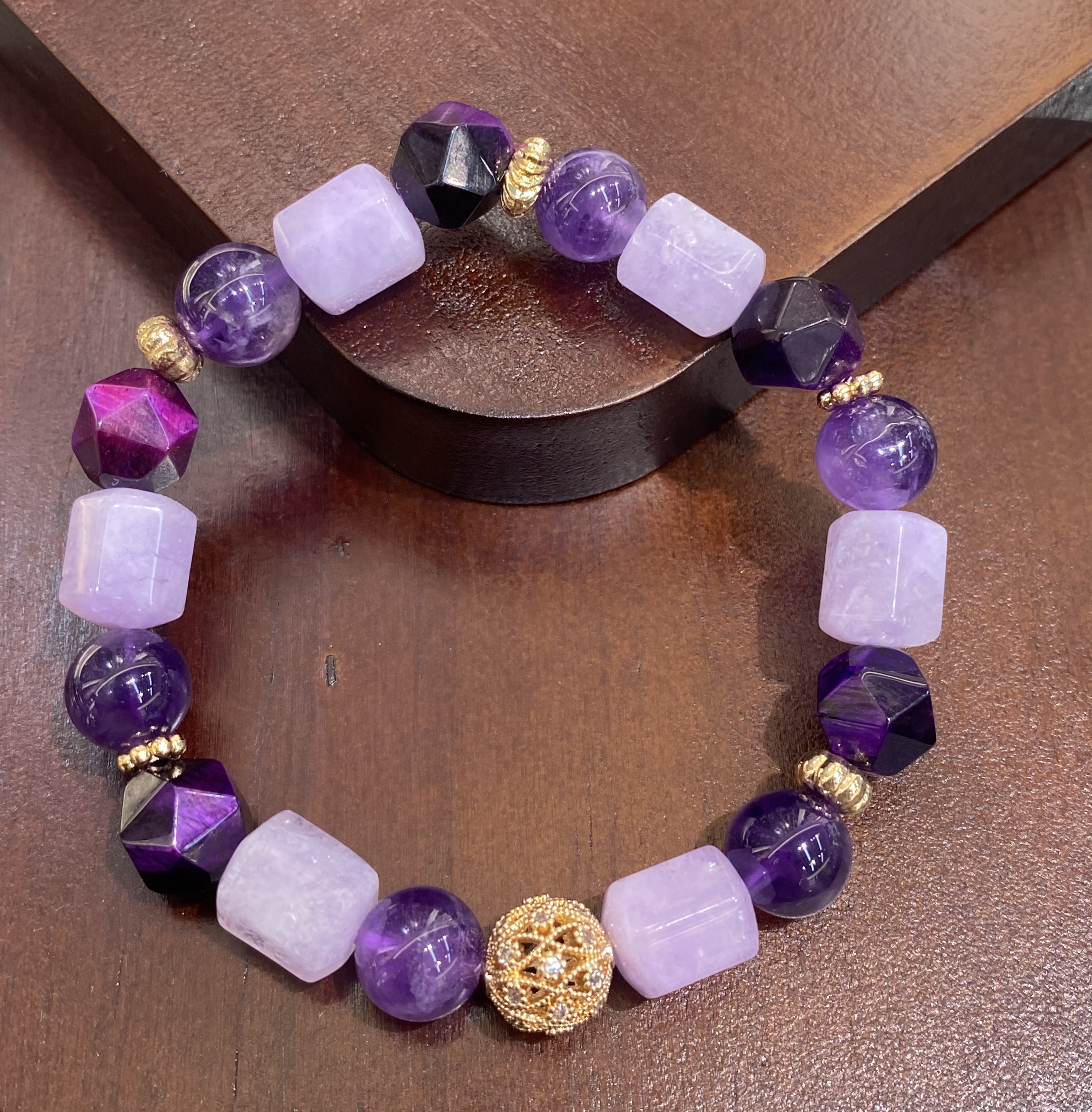 天然水晶 紫水晶白底实物图