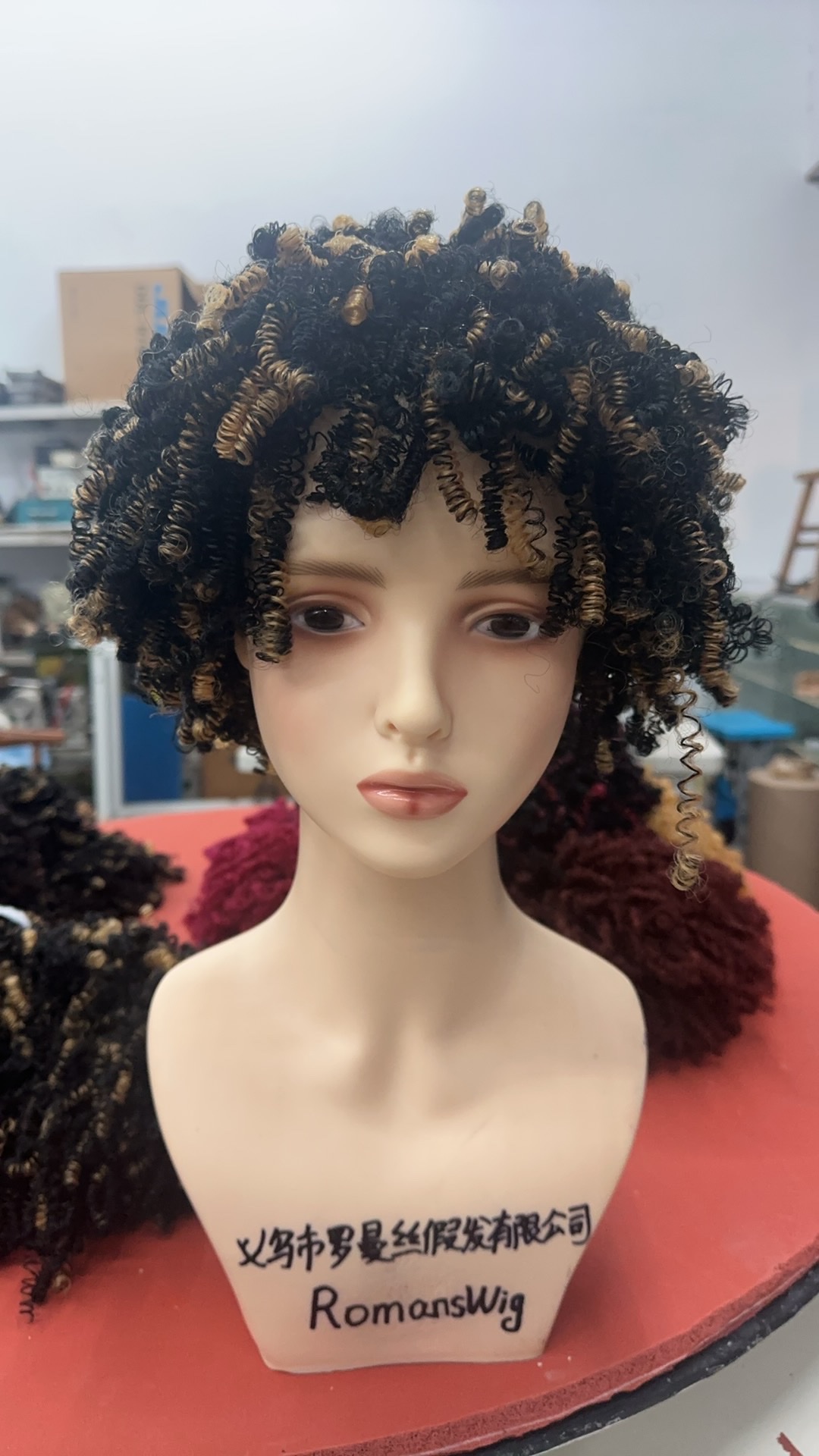 African small curls, short spiral curls, spring curls, after stretching and straightening, 16-18 inches in length, with a diameter of 6 millimeters. Fan hair, made by Italian imported car hair machine technology Item Picture