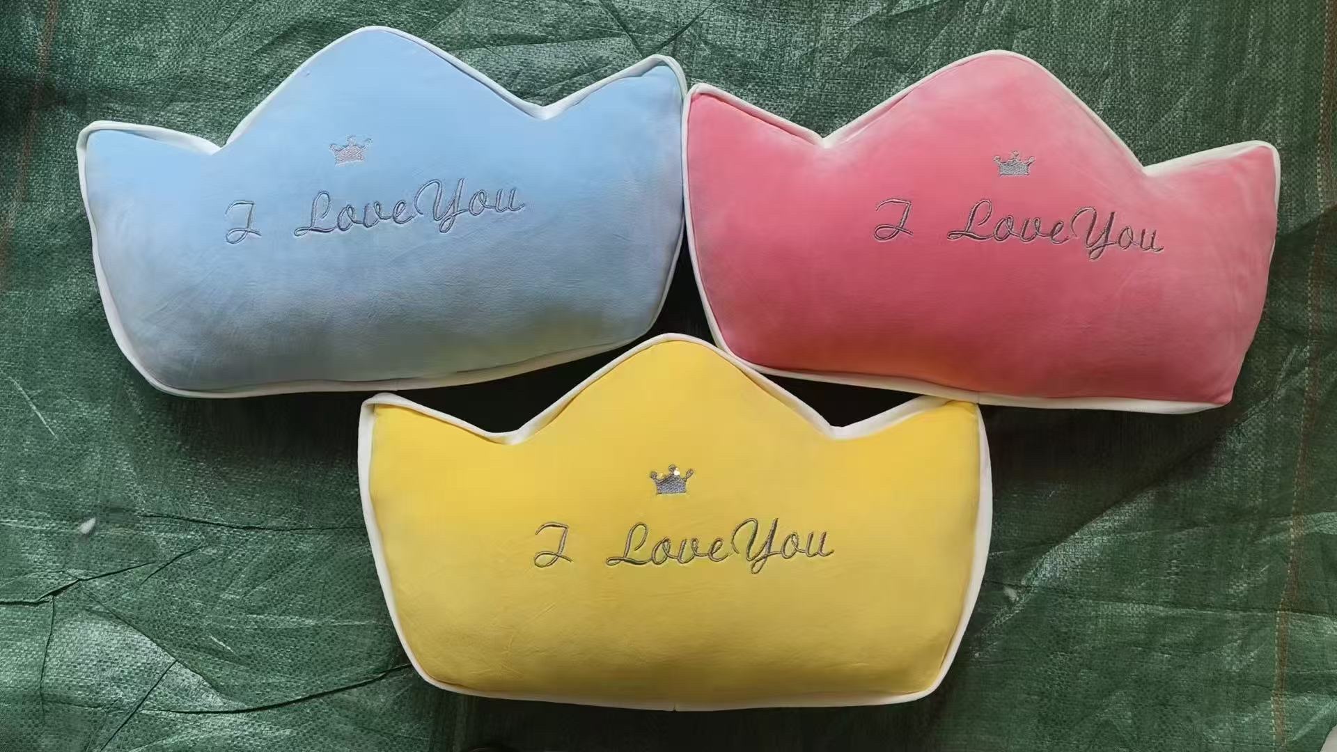 创意潮流毛绒玩具布娃娃可爱玩偶软萌毛绒娃娃礼物新款儿童玩具