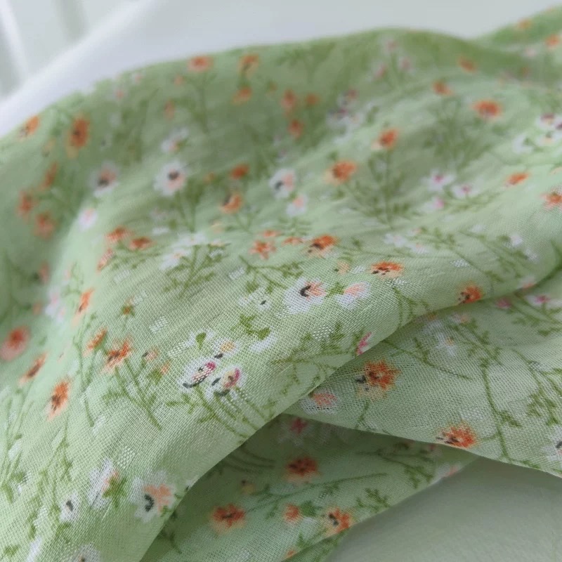 The new spring and summer collection of Senlu Girl features exquisite jacquard checkered chiffon fabric with light green small floral prints for a fresh dress Application Scenario