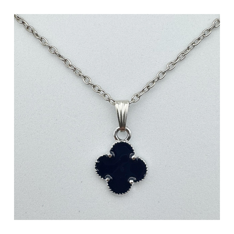New simple and creative four-leaf clover necklace, light luxury, niche, fresh, sweet and fashionable couple collarbone chain jewelry Item Picture