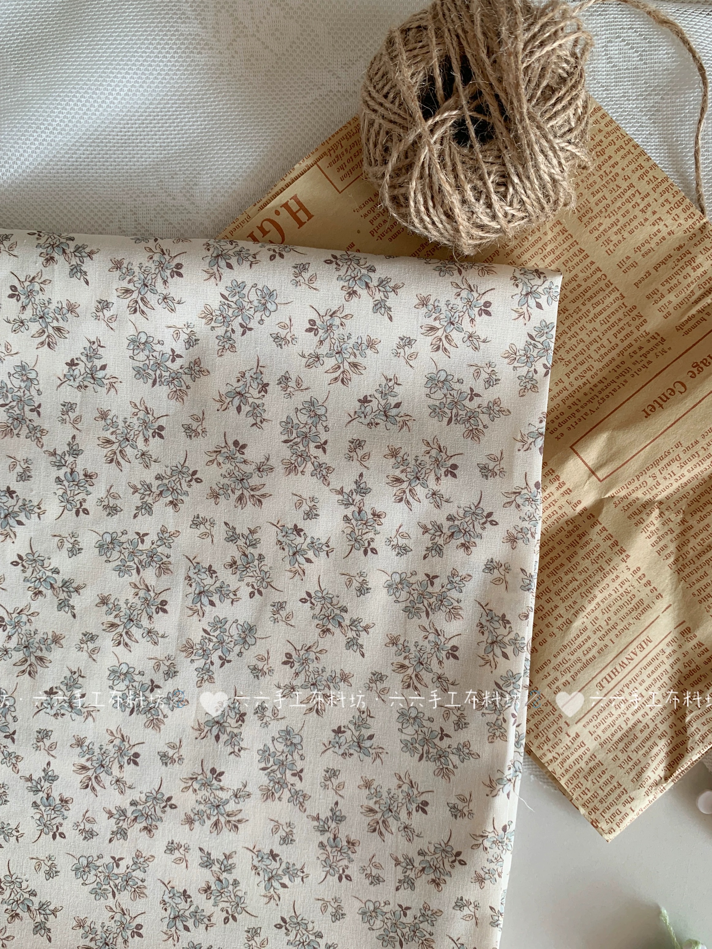 All-cotton 40-count printed fabric, ins simple and elegant retro small floral print fabric, home wear, hair accessories, hair bands, children's clothing fabric, diy fabric details Picture