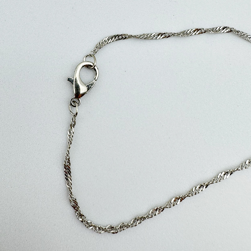 A new minimalist and fashionable zircon pendant necklace with a light luxury, niche and high-end feel, featuring a couple's collarbone chain jewelry. Specification image