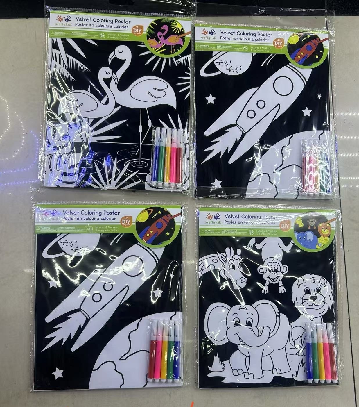 植绒画板，一opp一张，配5色水彩笔