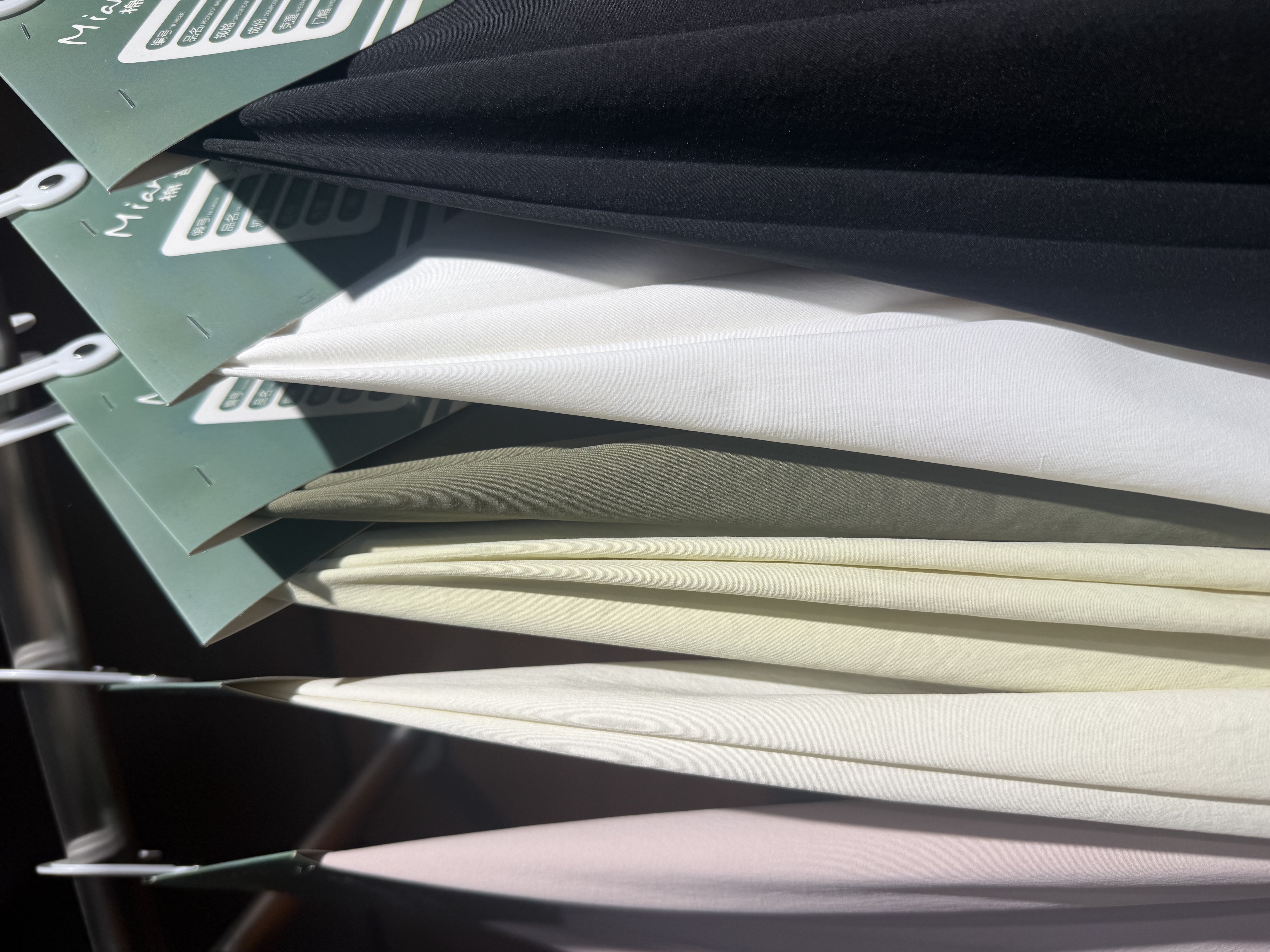 科技女士运动套装广州女服装批发休闲时尚运动服潮流搭配产品图