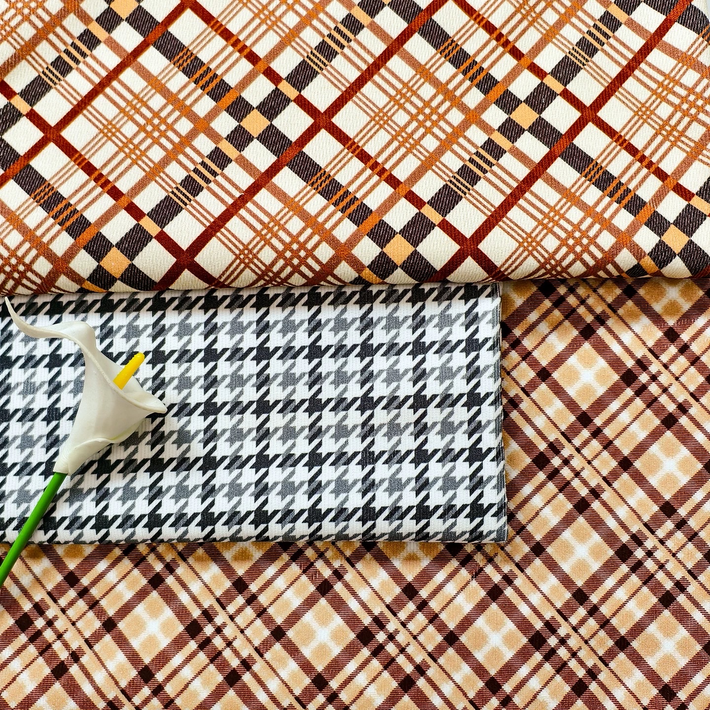 The British Style series of Spring and Autumn 21W all-cotton corduroy fabric is used for handcrafted diy hats, coats, shirts and children's clothing Item Picture