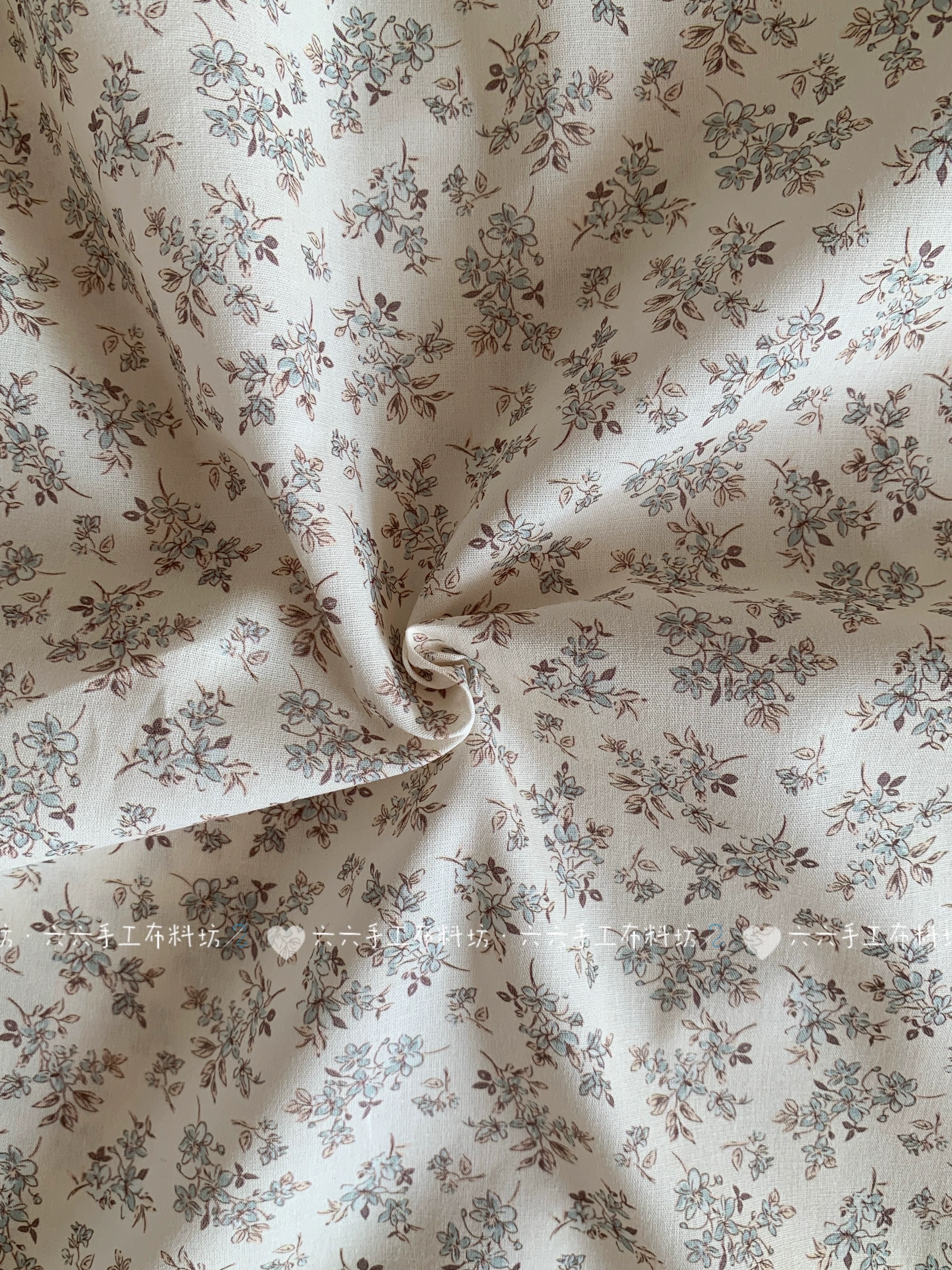 All-cotton 40-count printed fabric, ins simple and elegant retro small floral print fabric, home wear, hair accessories, hair bands, children's clothing fabric, diy fabric Item Picture