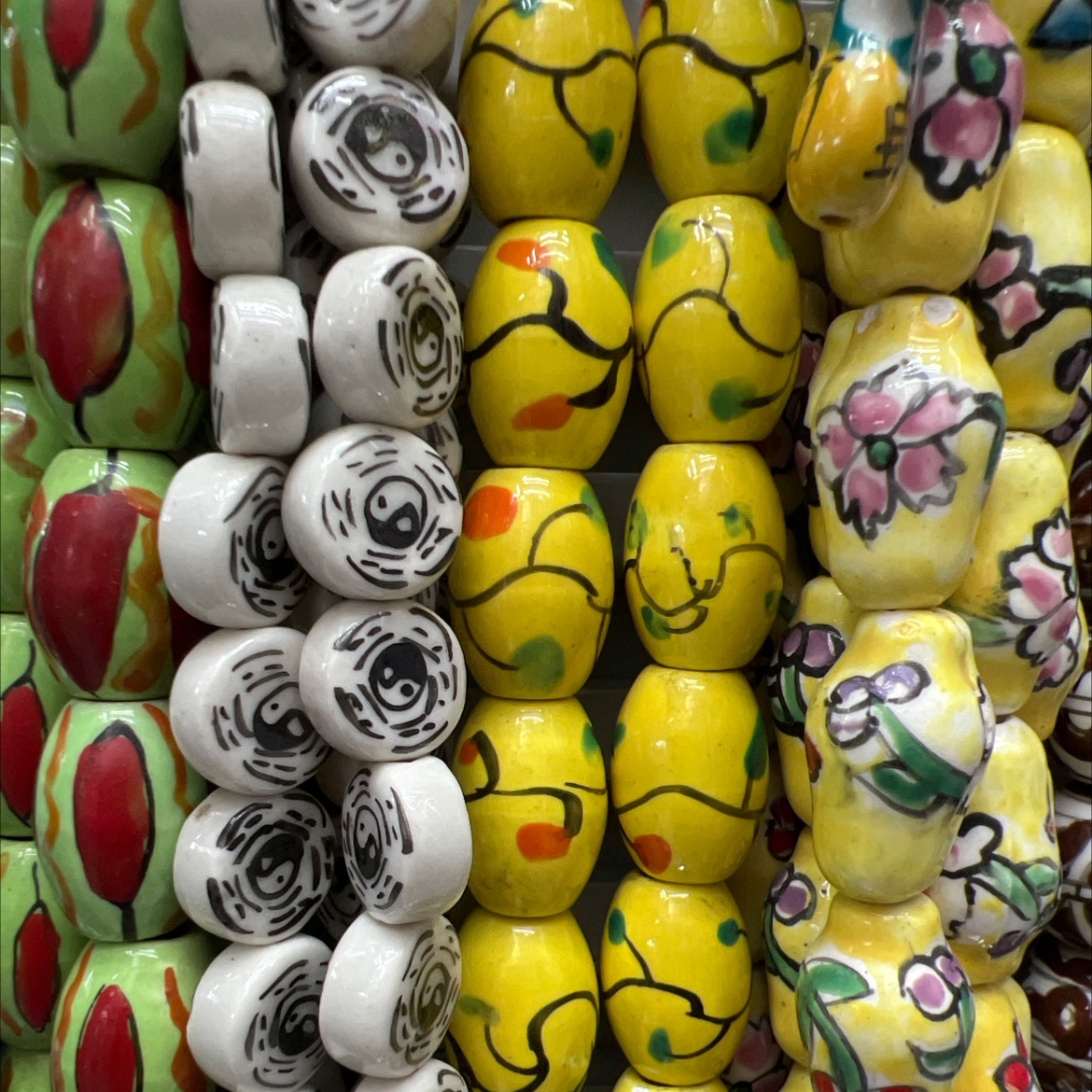 厂家直销陶瓷手绘异形珠子黄绿色彩绘珠子手工diy细节图