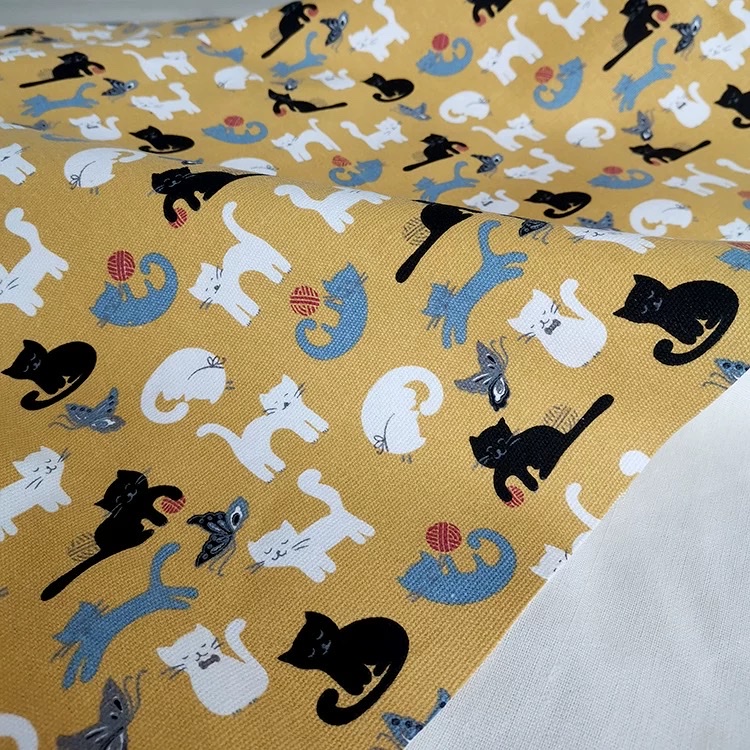 The yellow background with black and white cat print canvas feels thick and a bit hard. The 12-inch canvas is 20 yuan in the store with free shipping details Picture