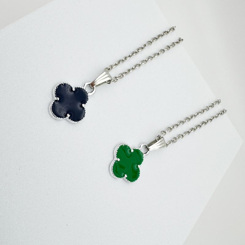 New simple and creative four-leaf clover necklace, light luxury, niche, fresh, sweet and fashionable couple collarbone chain jewelry details Picture
