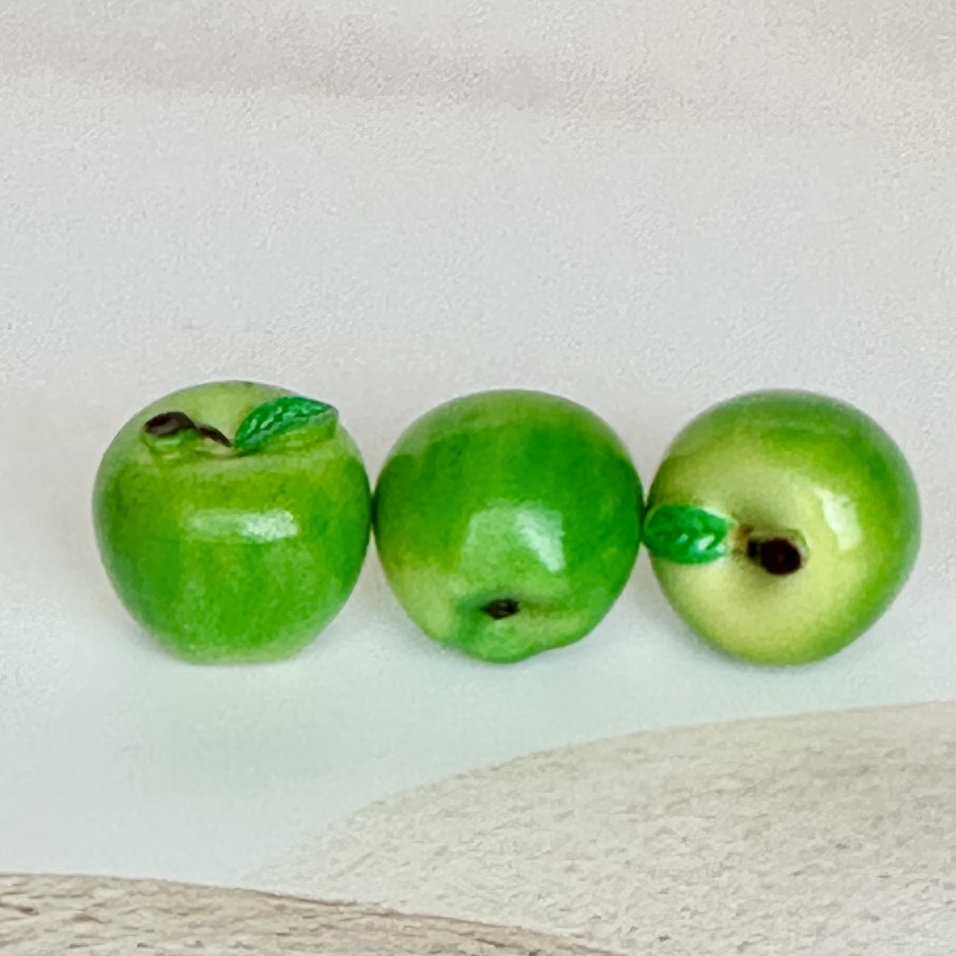 Trendy high-fidelity fruit apples 🍎 miniature food toys, miniature fun models, creative ornaments, toys, bracelets, resin accessories, jewelry accessories, mini pendants detail image 4