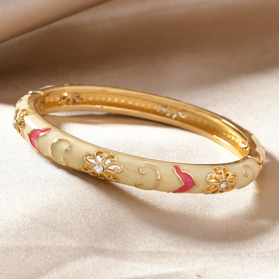 The bracelet is a multi-color cloisonne ladies' accessory gift with oil dripping. It can be stacked and customized in color with spring enamel craftsmanship Item Picture