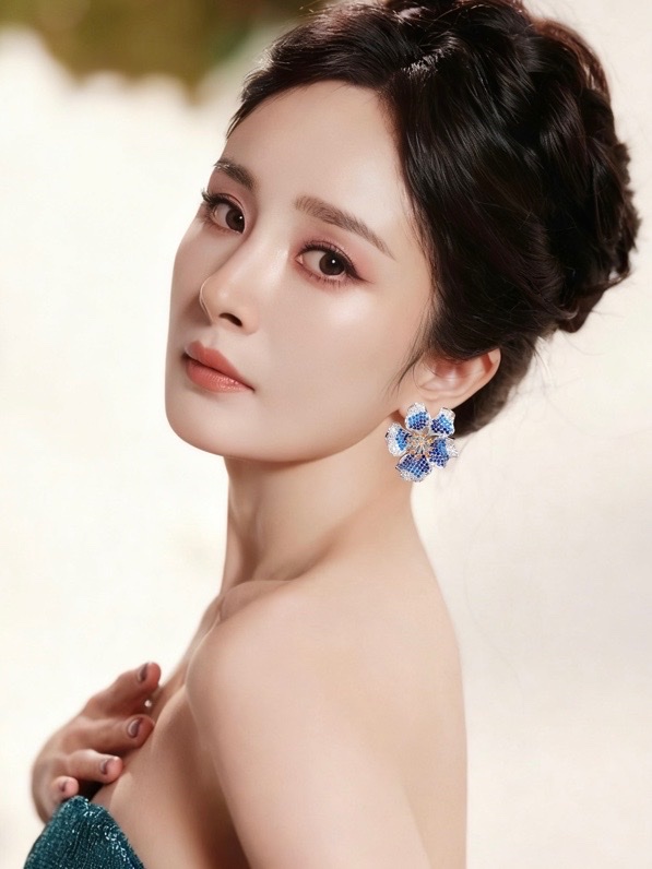 闪耀花形耳饰 全满镶锆石的浪漫系列搭配