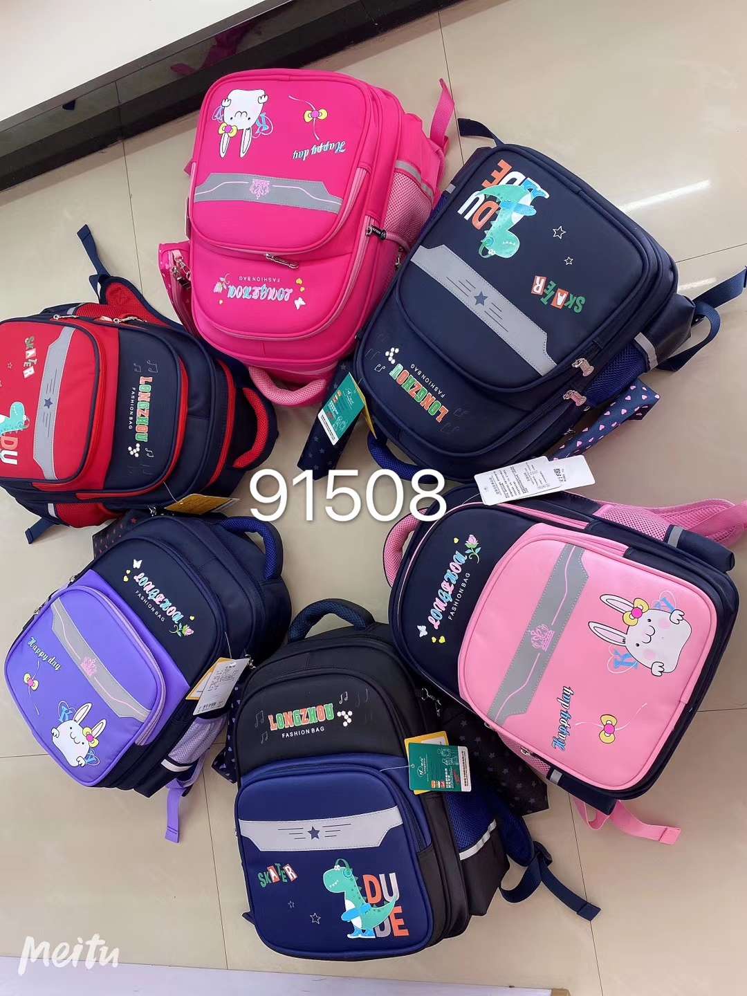 学生书包  多款可选学生大容量书包