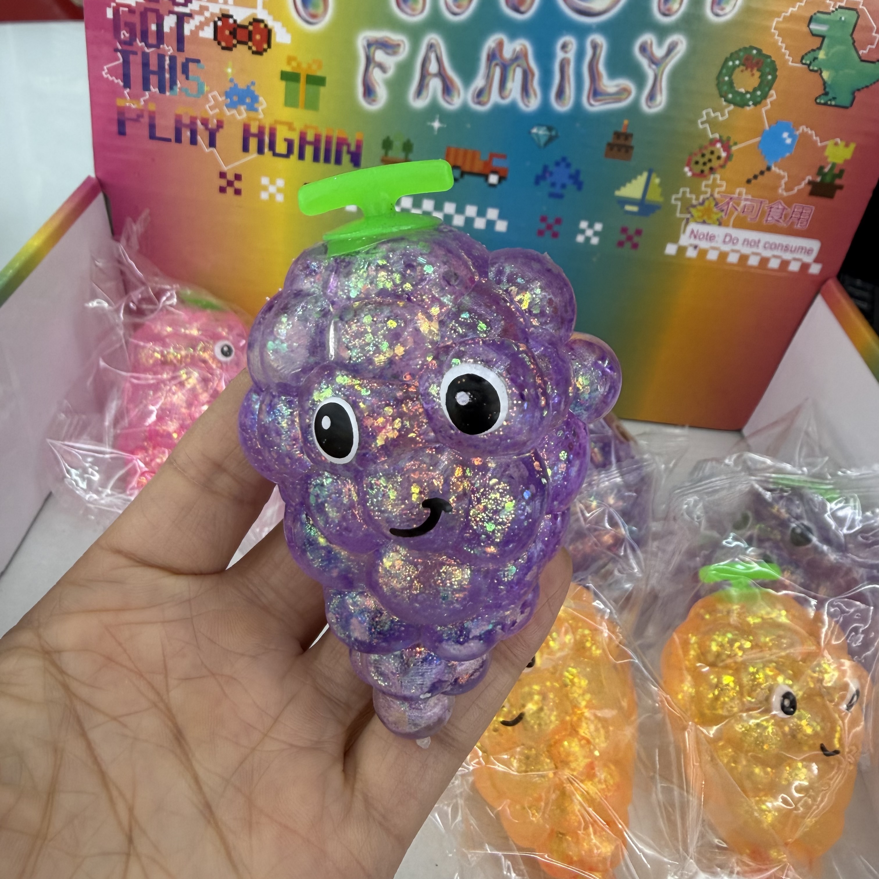 源头工厂直供儿童环保玩具仿真水果，仿真动物，仿真烘培，配件装饰减压面包手捏面包模型套装