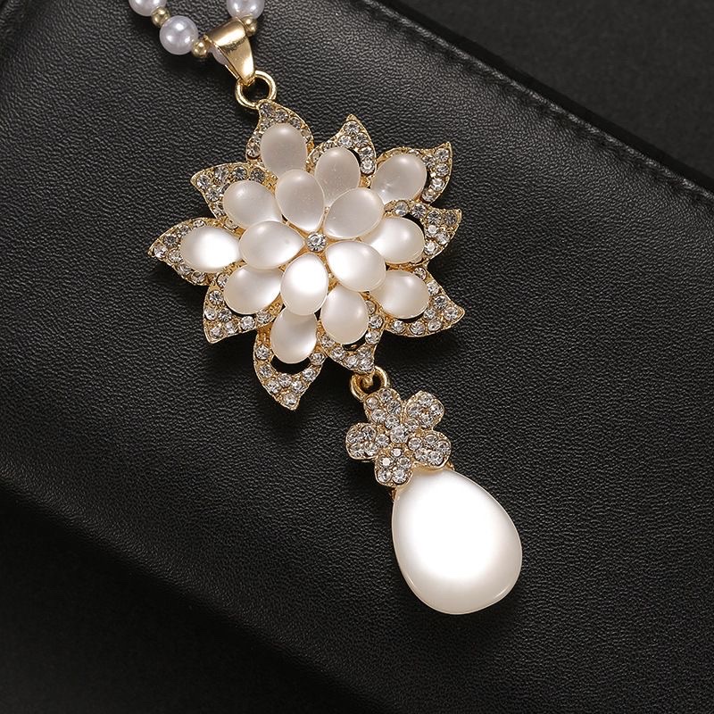 Korean style versatile and fashionable flower sweater chain autumn and winter accessories, long necklace, women's cat-eye sweater chain pendant. Korean style versatile and fashionable flower sweater chain autumn and winter accessories, long necklace, women's cat-eye sweater chain pendant