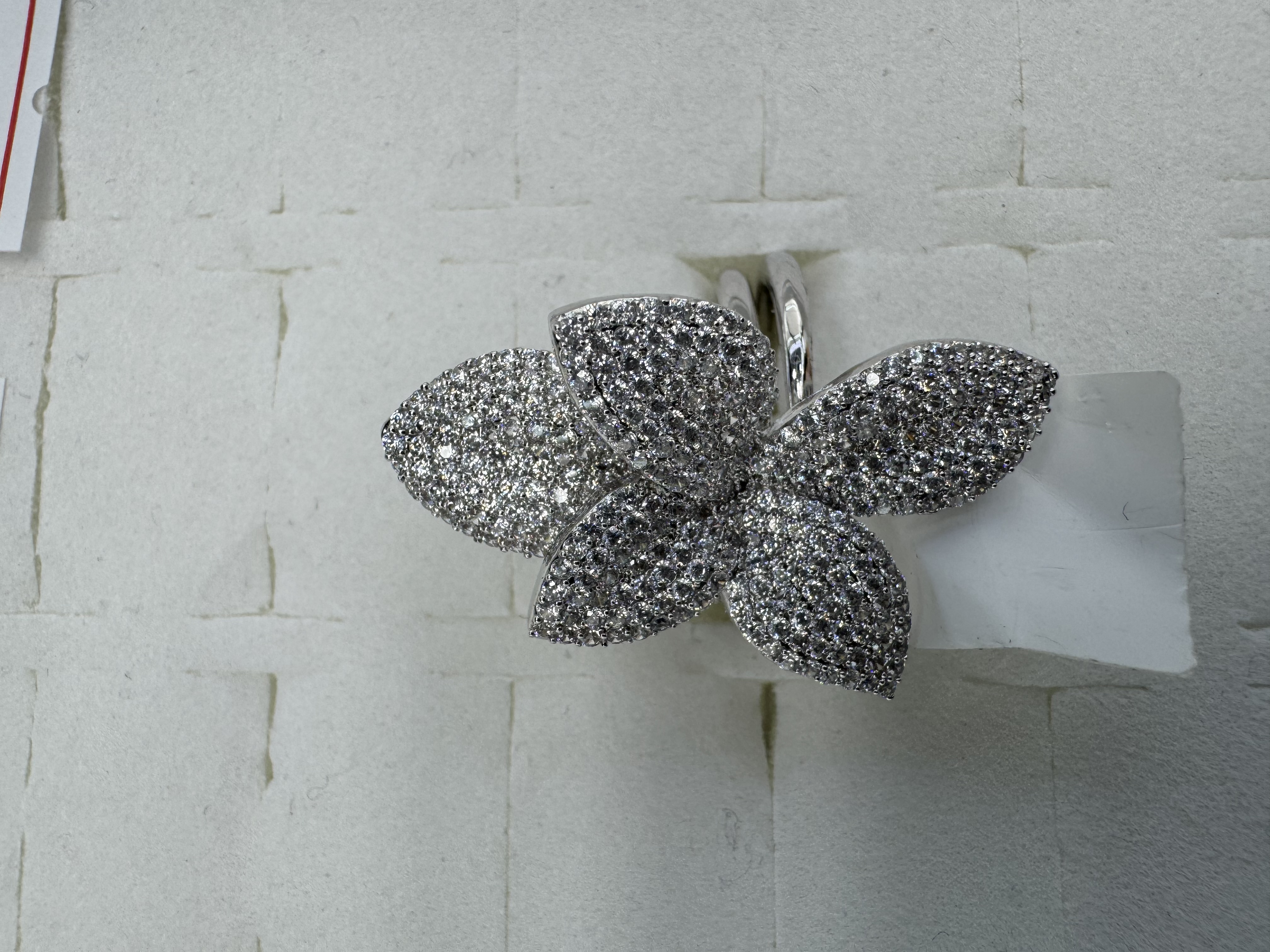 A versatile leaf 🍃 ring from a popular European and American fashion brand 💍