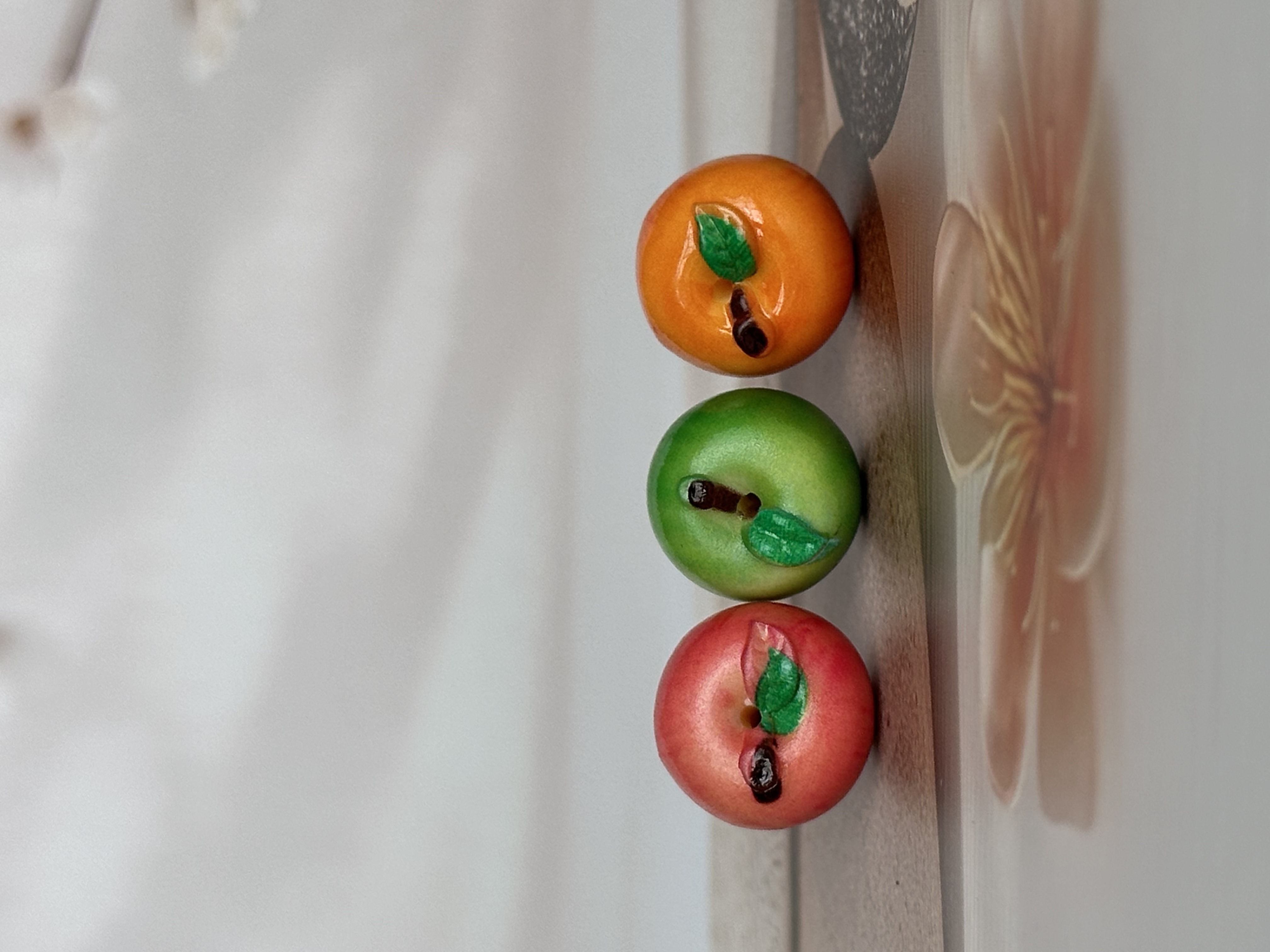 Trendy high-fidelity fruit apples 🍎 miniature food toys, miniature fun models, creative ornaments, toys, bracelets, resin accessories, jewelry accessories, mini pendants Item Picture