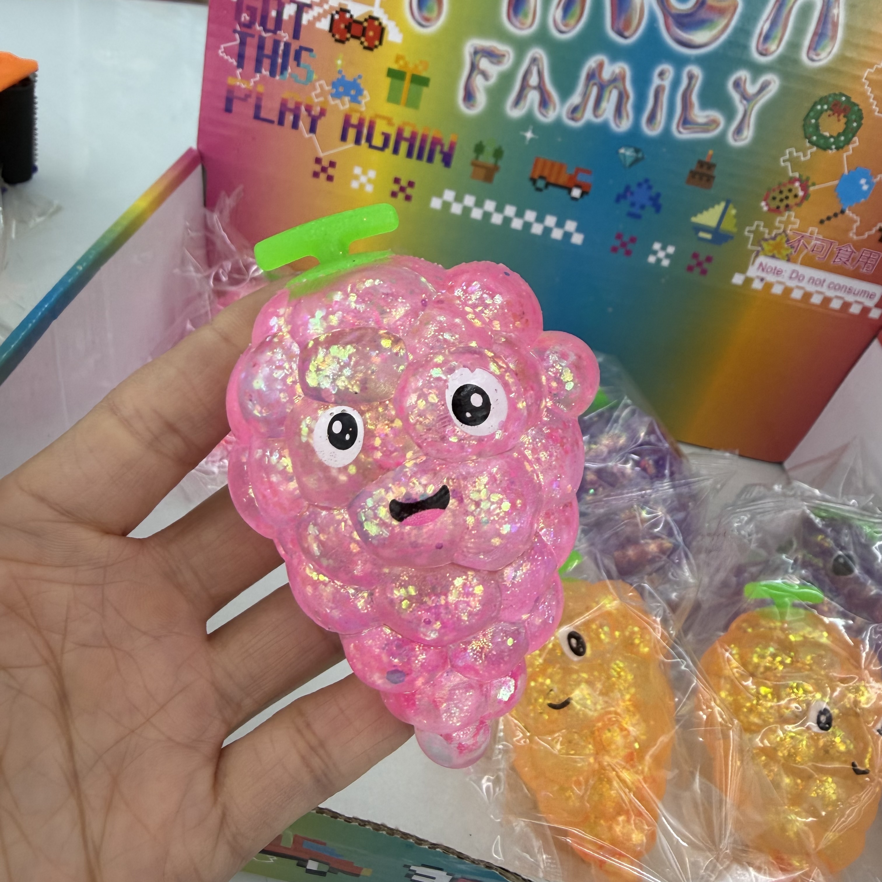 源头工厂直供儿童环保玩具仿真水果，仿真动物，仿真烘培，配件装饰减压面包手捏面包模型套装产品图