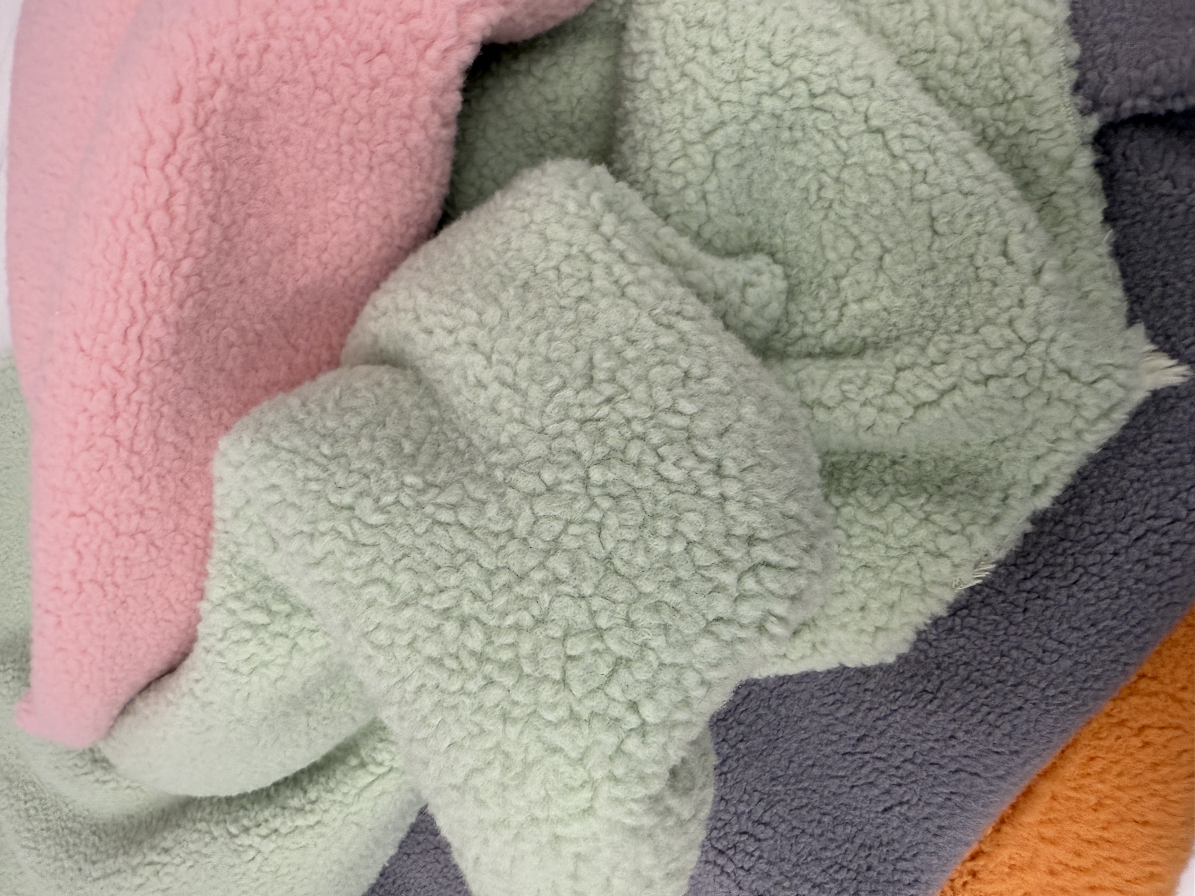 The manufacturer has a wide range of products in stock, including wheat, alpaca, barley ears, lamb wool, granular velvet fabric, clothing, autumn and winter accessories, shoe materials, fabrics, toys and handicrafts Application Scenario