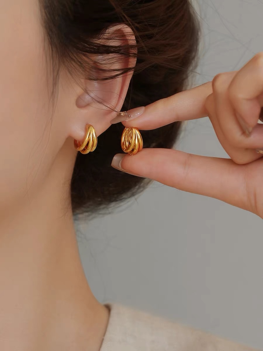 三线圈耳扣金色耳圈耳饰耳钉女耳环圈圈秋冬新款爆款高级感轻奢