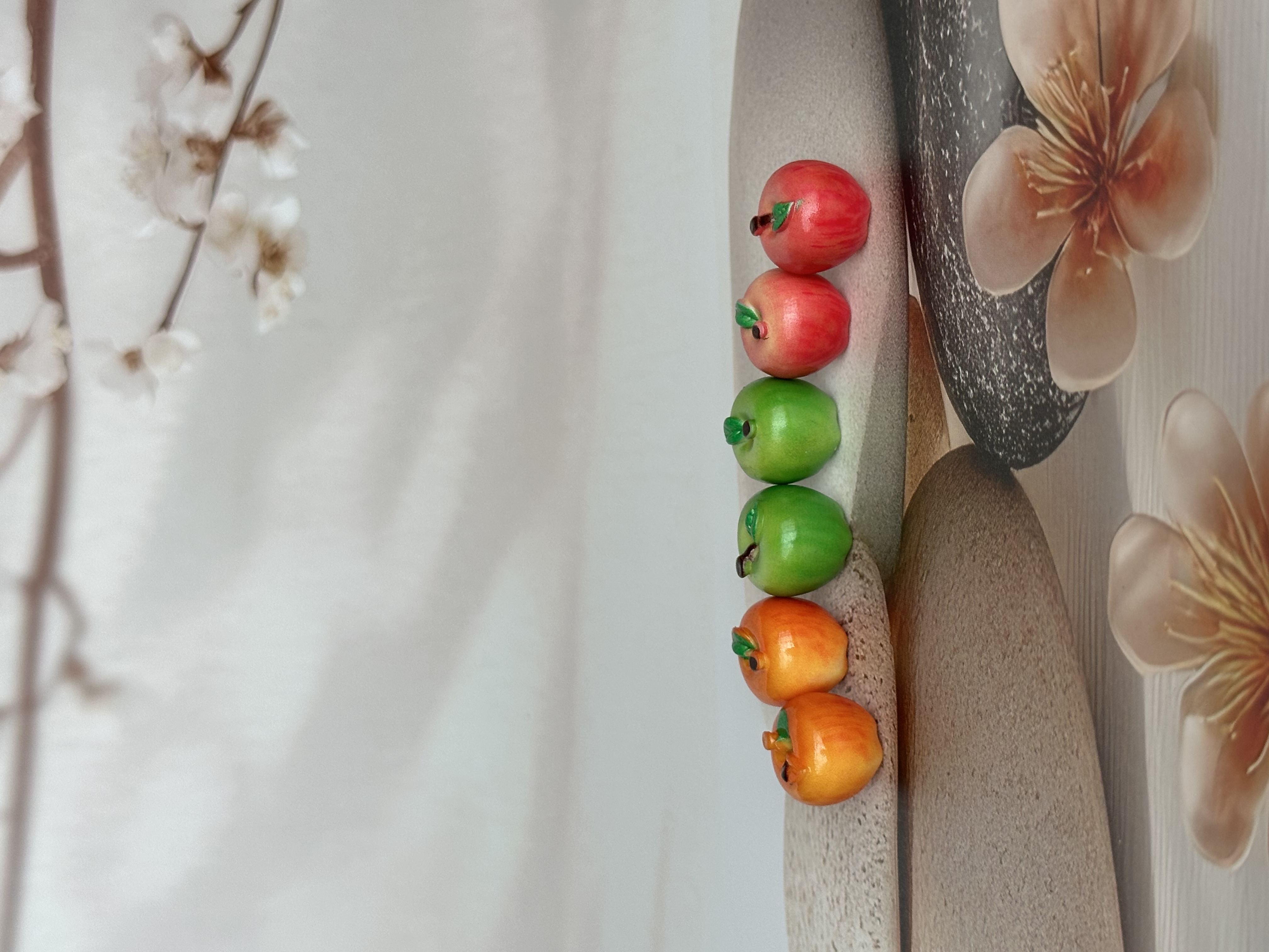 Trendy high-fidelity fruit apples 🍎 miniature food toys, miniature fun models, creative ornaments, toys, bracelets, resin accessories, jewelry accessories, mini pendants Specification image