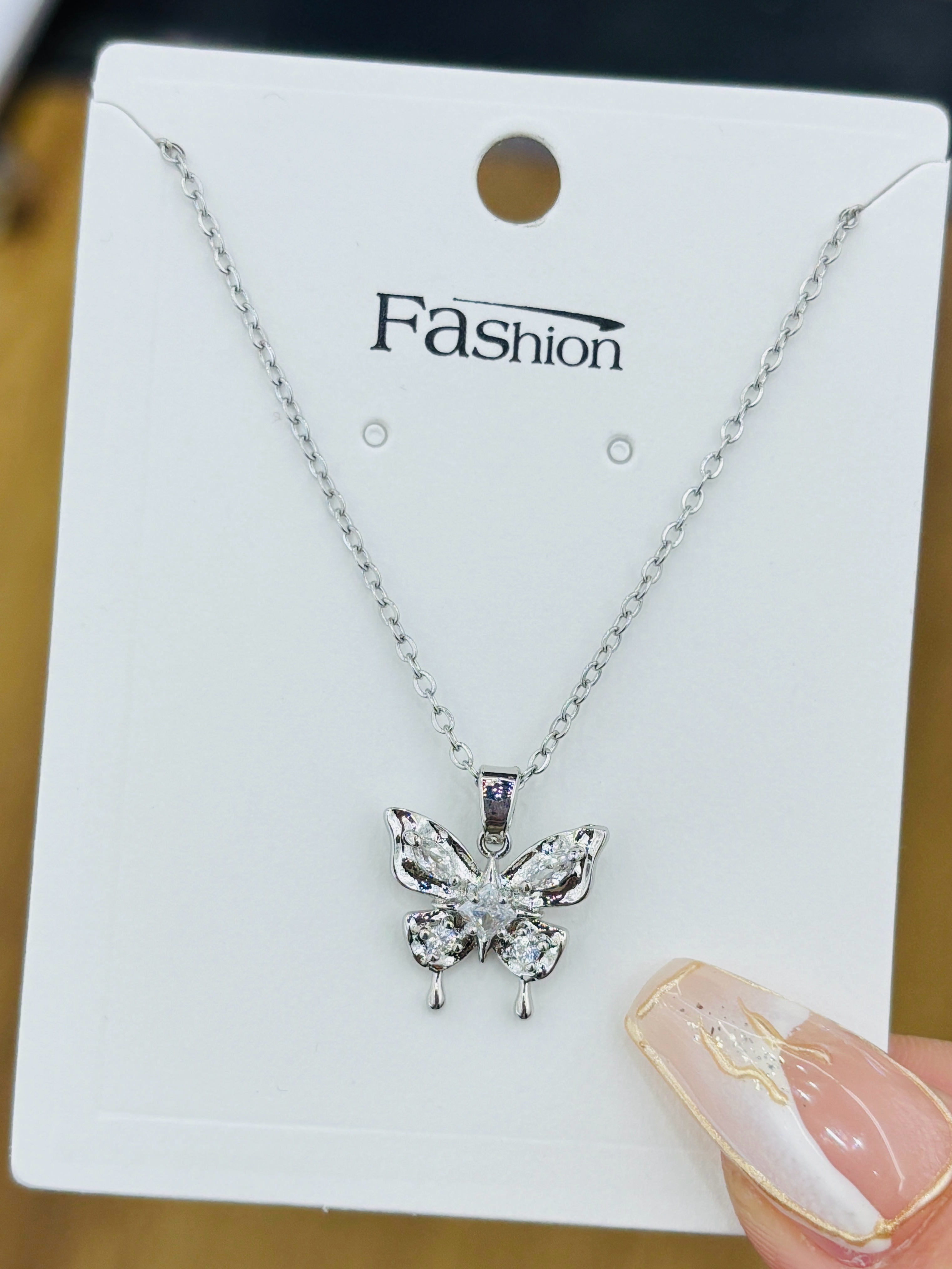 时尚轻奢钛钢项链女简约百搭精致锆石吊坠网红锁骨链小众高级饰品 跨境货源新款微镶锆石十字架锁骨链项链女欧美热卖宗教个性项饰