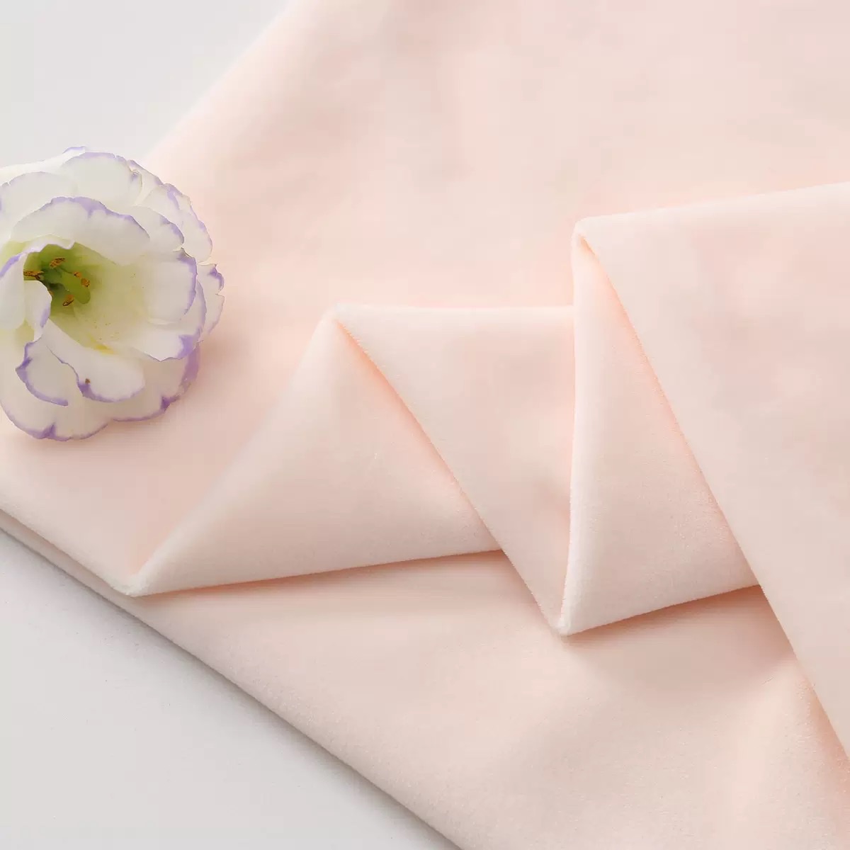 The manufacturer supplies crystal super soft 1-cent sun velvet fabric, polyester fabric, short plush clothing, toys, handicrafts, shoe materials and velvet fabric details Picture