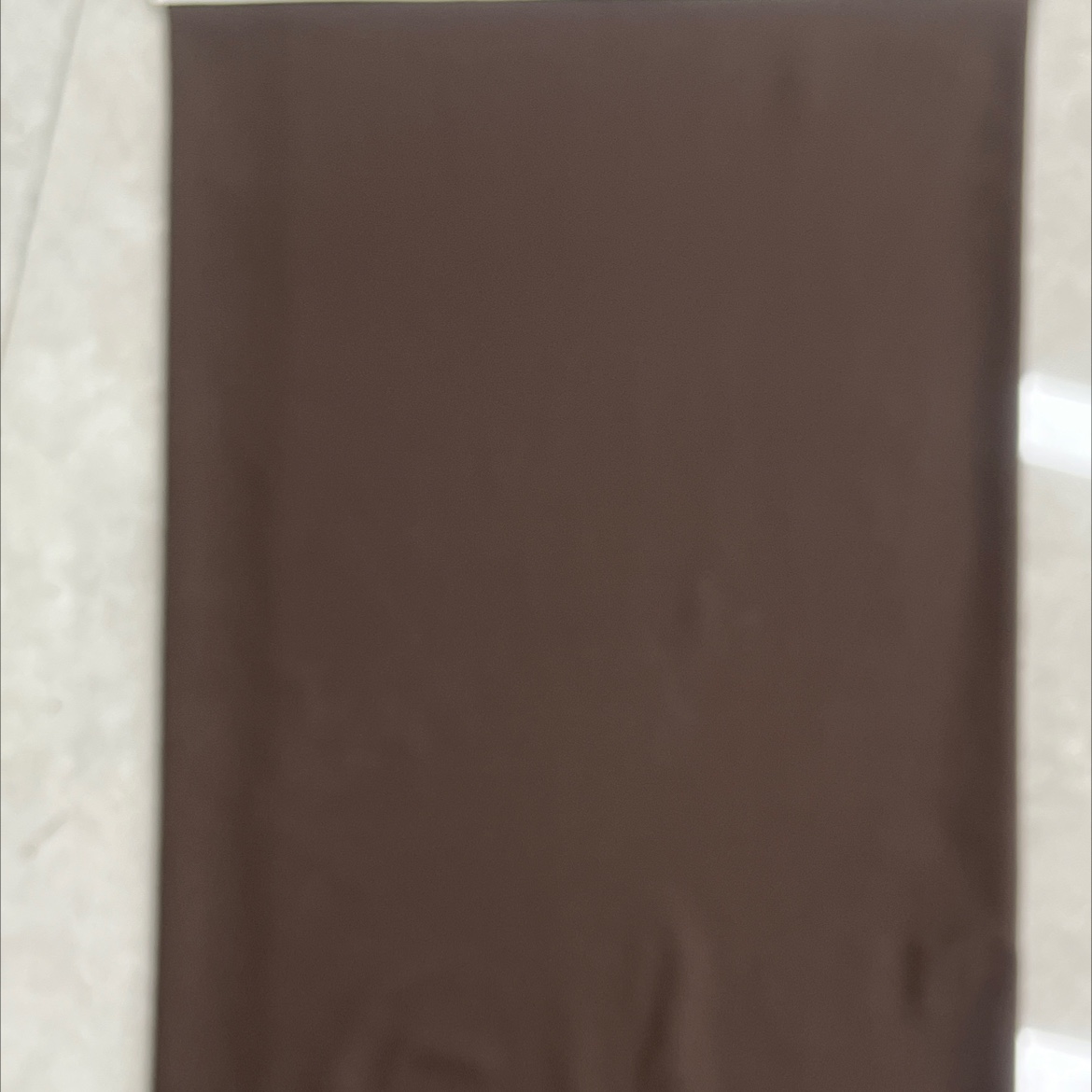 消光直贡妮，可可棕色