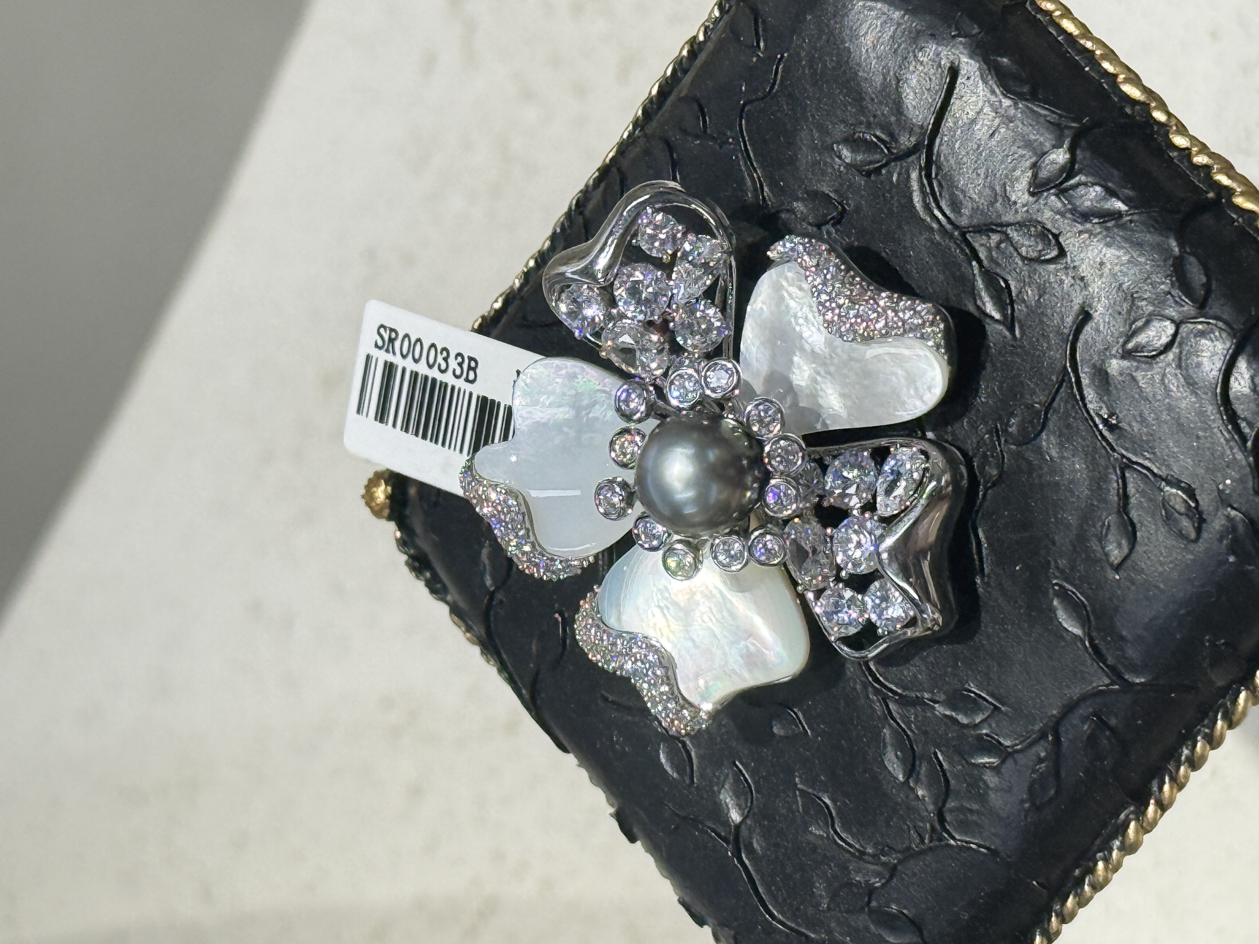 天然贝母天然大溪地珍珠花朵胸针