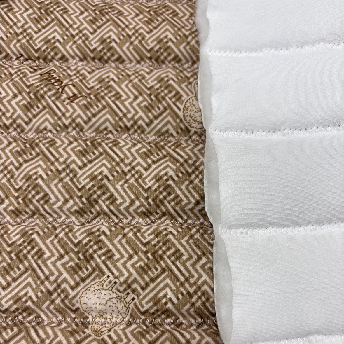 Quilted milk silk is fashionable, trendy and warm. The new winter style is light, thin and warm. It is suitable for women, men and couples. It is comfortable and casual detail image 1