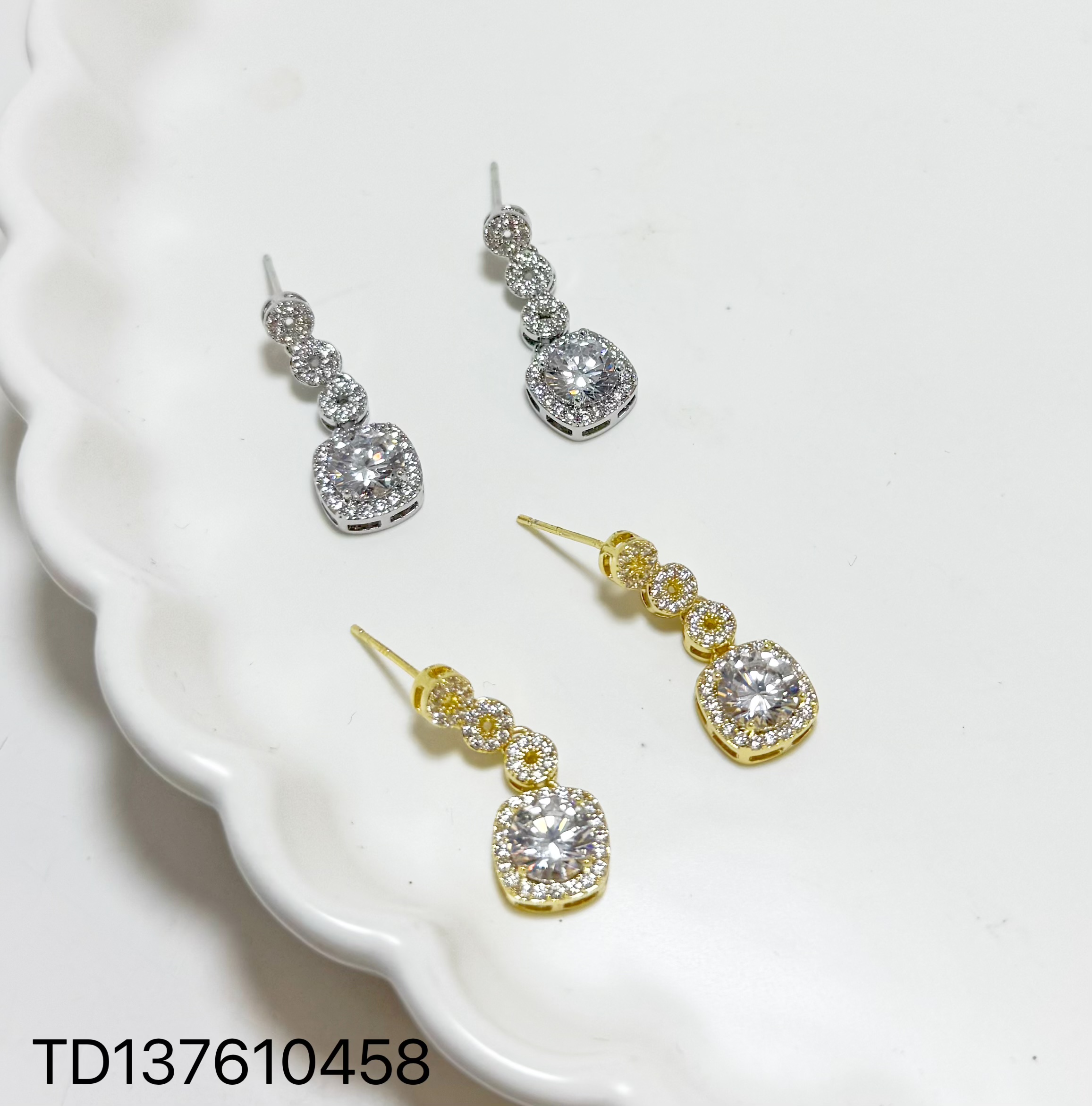 时尚耳钉植绒耳饰简约耳堵防脱落女款气质百搭饰品配饰s925 银针 防过敏 锆石白底实物图