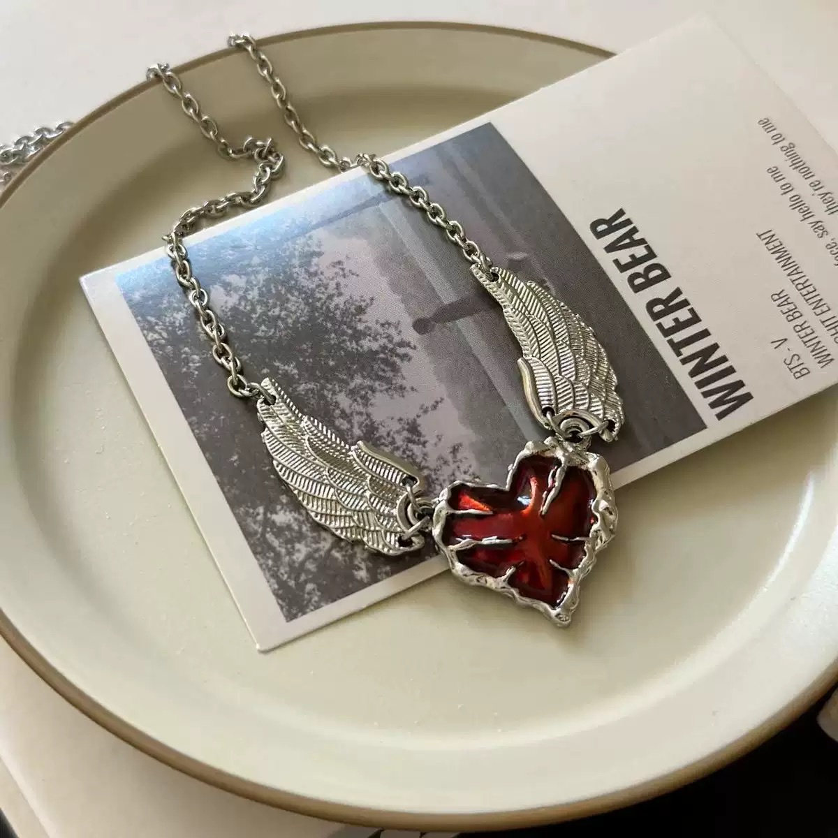 Fashionable jewelry for women: golden jade pendant, natural stone necklace, Mexican-style necklace, collarbone chain, simple and versatile, fashionable jewelry details Picture