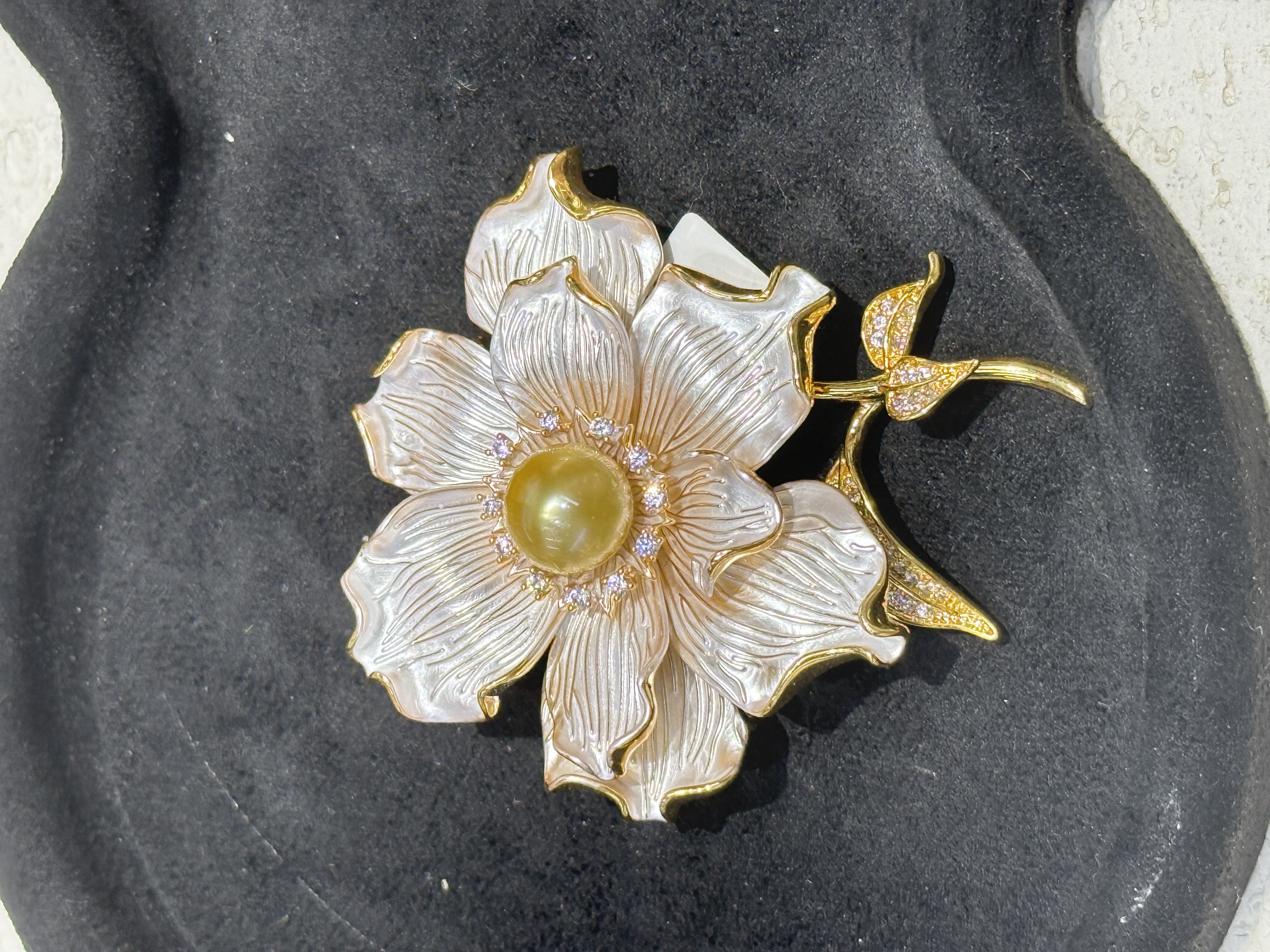 南洋金珠珐琅花胸针