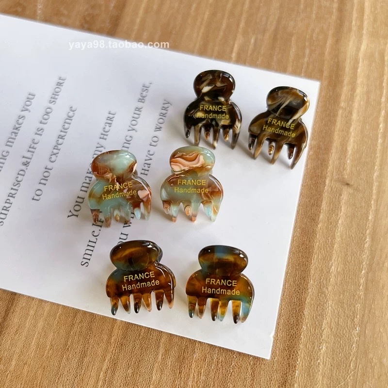 Children's New Year red duckbill clips, shark clips, hair clips, hair accessories, hairstyle clips, hair accessories, hair clips and outfits are cute and versatile details Picture