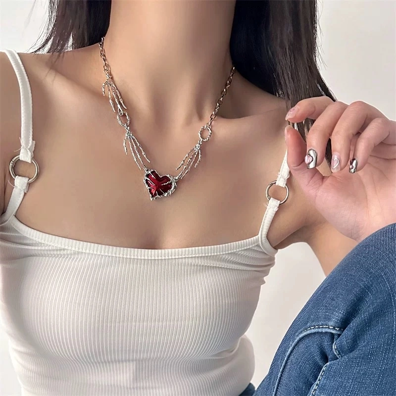 Halloween dark punk red heart-shaped ghost claw necklace, a niche, exaggerated and individualistic female collarbone chain accessory detail image 3