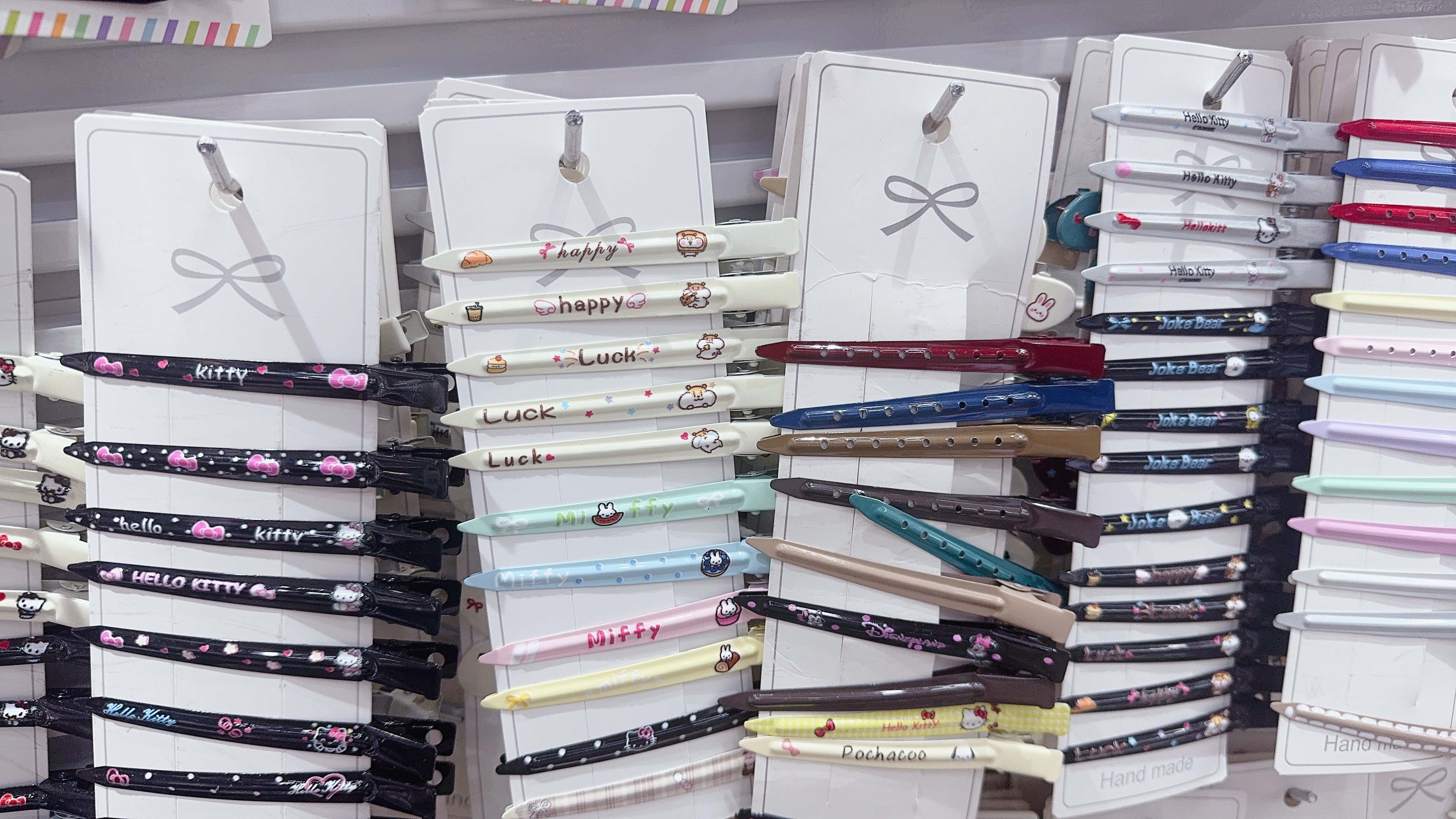 儿童新年红色鸭嘴夹鲨鱼夹发夹发饰发饰品发夹头饰发饰品搭配发型配件新年红色发夹鸭嘴夹儿童发夹鲨鱼夹细节图