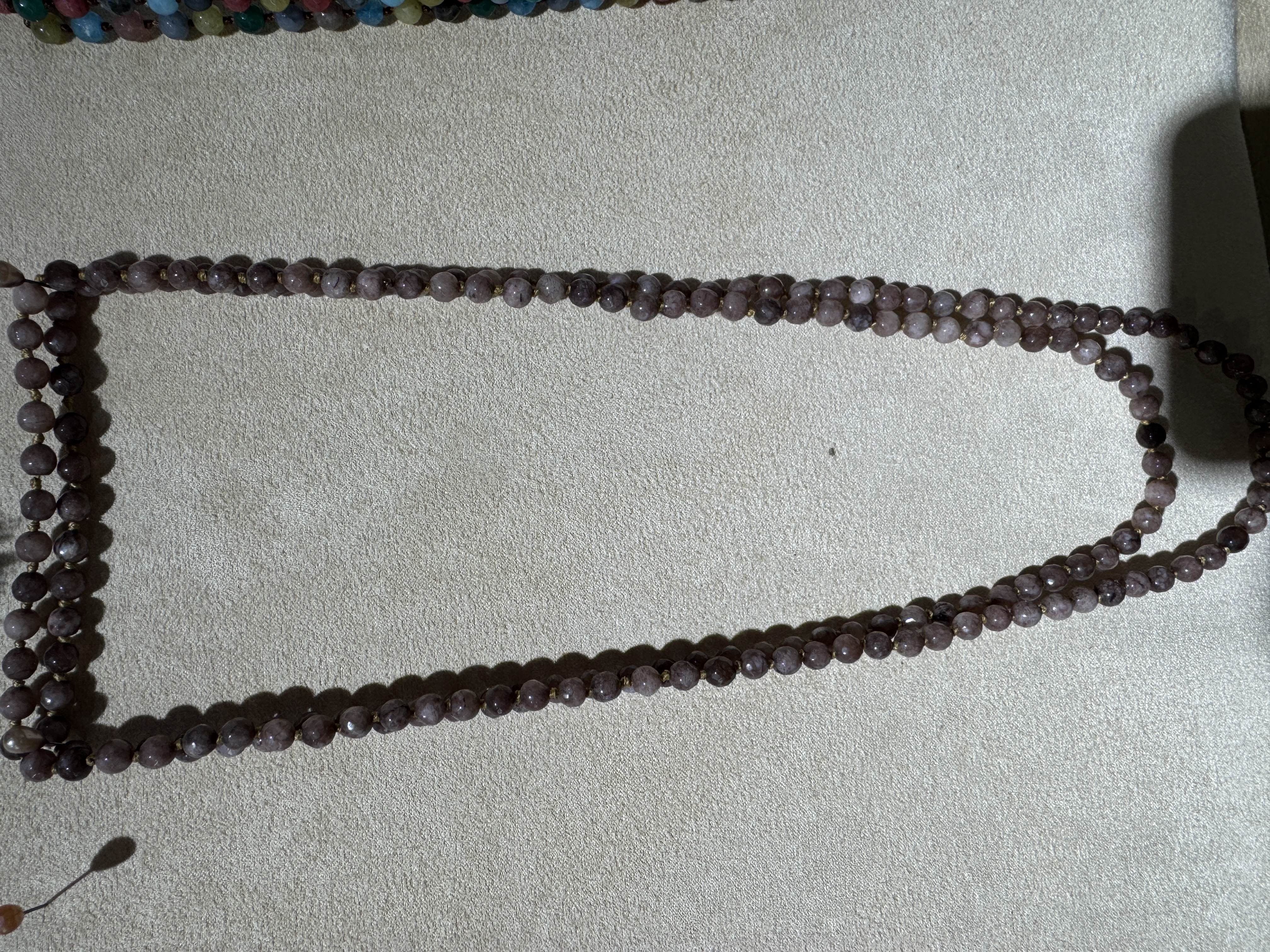 彩色新款天然石波西米亚风项链小众手工高级感天然石头项链
批发 跨界爆款项链首饰 送礼
时尚百搭首饰潮流简约款长款配饰