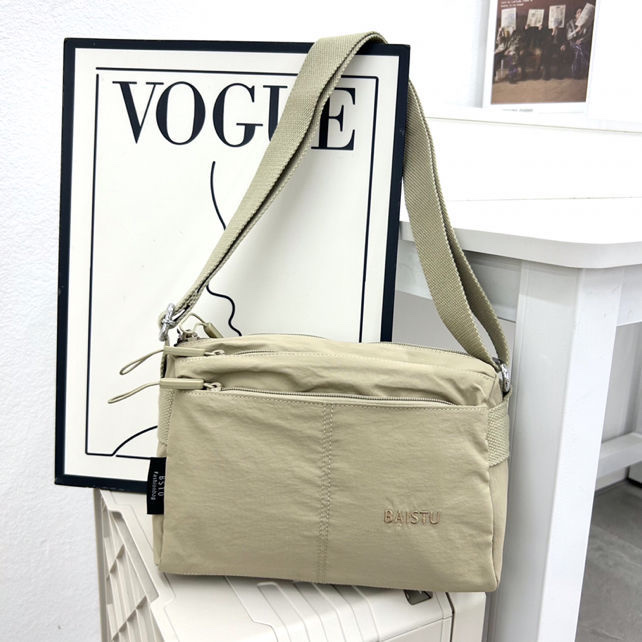 佰斯图单肩包莫兰迪色系亚麻色旅行包