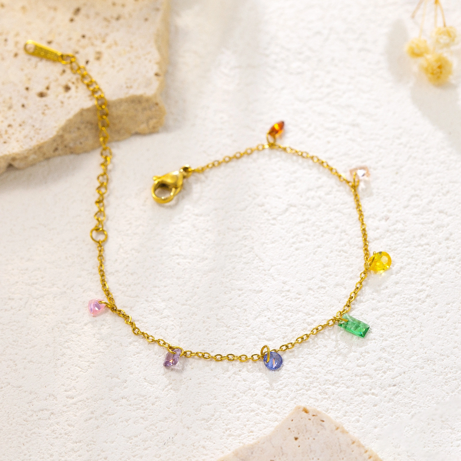 A versatile and elegant color zircon titanium steel necklace, a niche high-end collarbone chain, a new simple and light luxury accessory set detail image 4