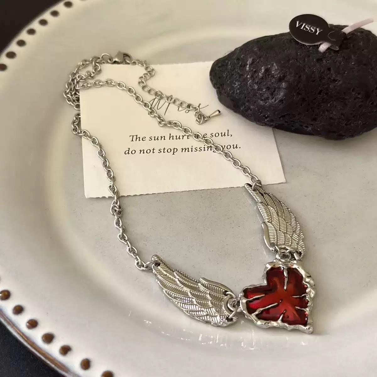 Fashionable jewelry for women: golden jade pendant, natural stone necklace, Mexican-style necklace, collarbone chain, simple and versatile, fashionable jewelry