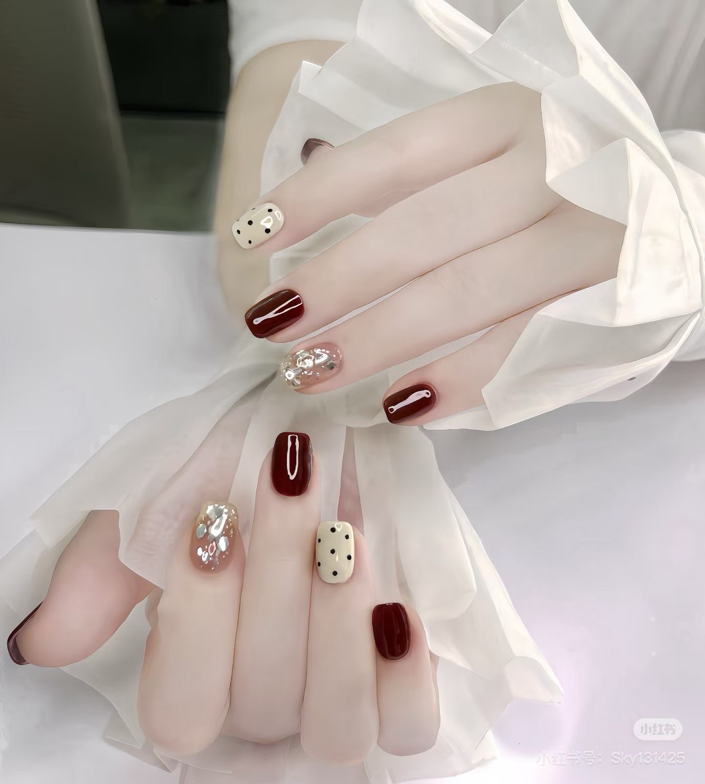 Cat-eye diamond nail wearable nail art product