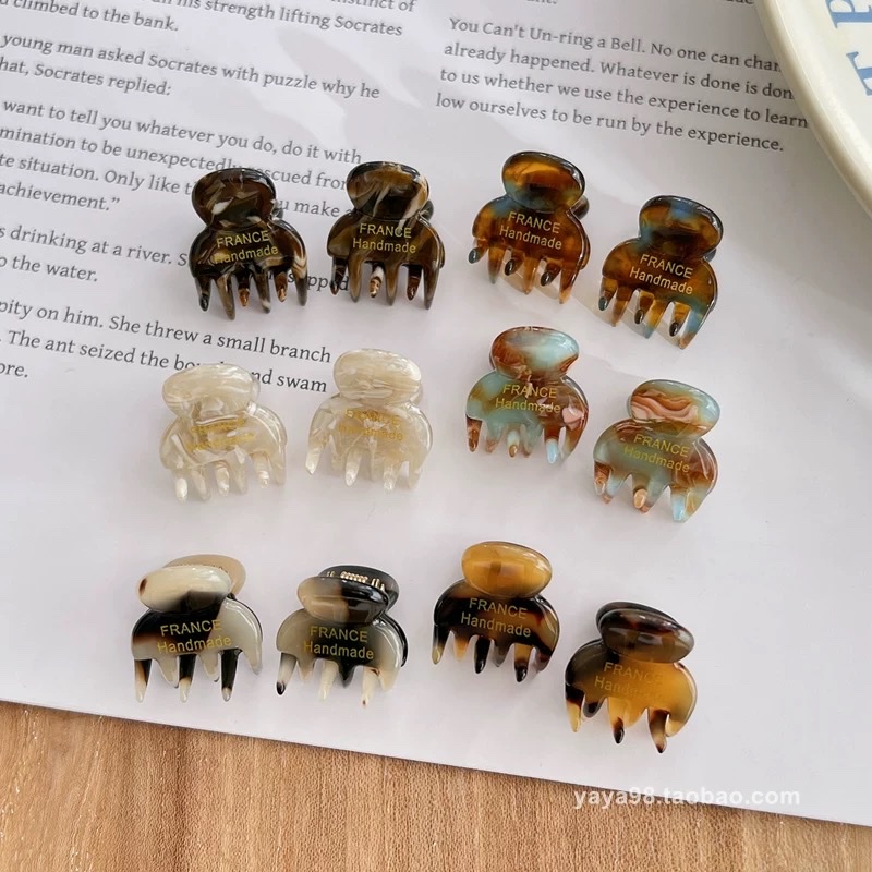 Children's New Year red duckbill clips, shark clips, hair clips, hair accessories, hairstyle clips, hair accessories, hair clips and outfits are cute and versatile Application Scenario