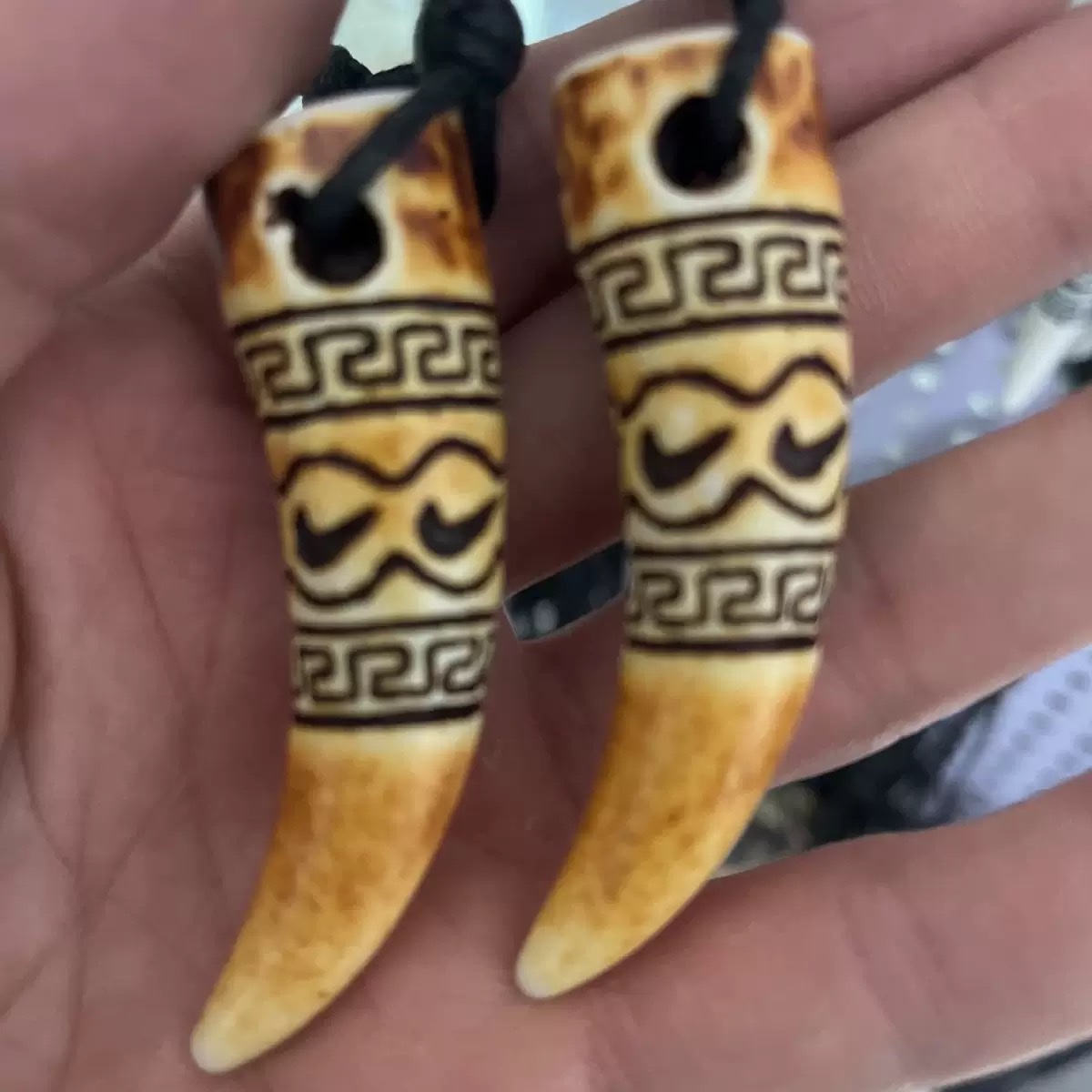树脂仿狼牙项链 出入平安木珠可调节热销款 树脂雕刻挂件吊坠批发 产品图