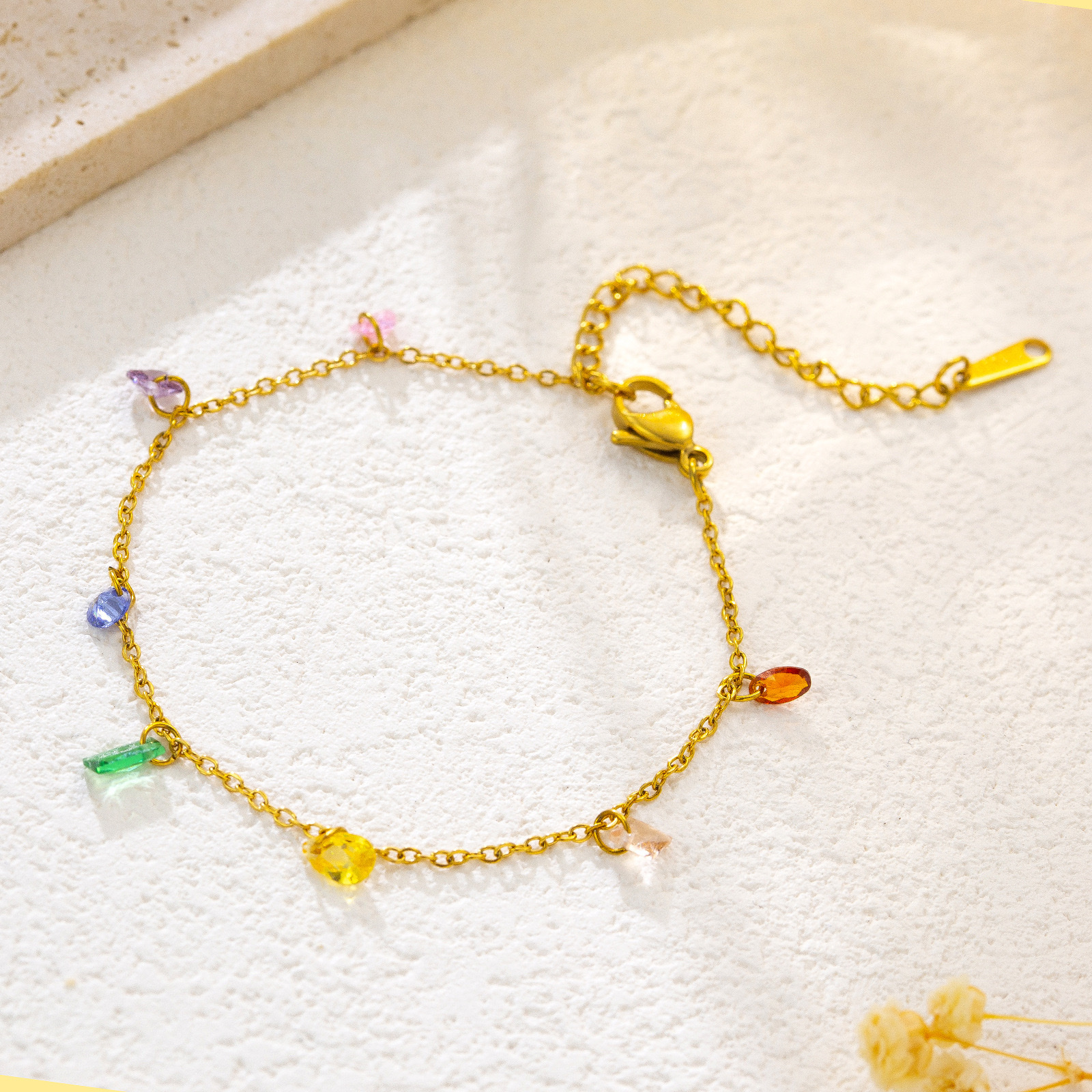 A versatile and elegant color zircon titanium steel necklace, a niche high-end collarbone chain, a new simple and light luxury accessory set Item Picture