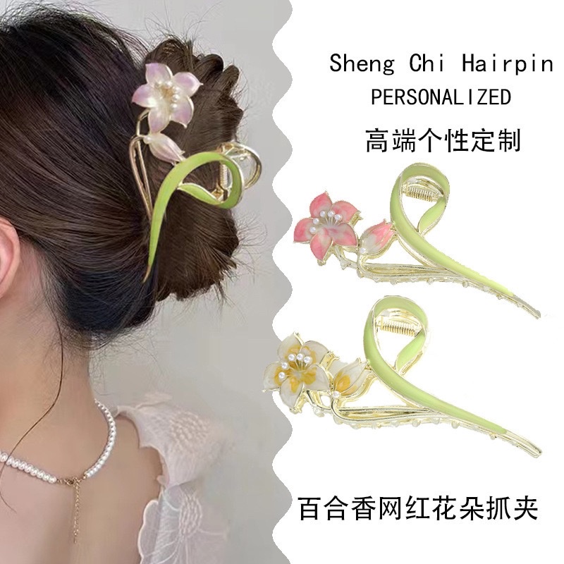 Children's hair clips, New Year's red duckbill shark clip hair accessories, hairstyle decoration, hair accessories, girls' hair clips, headwear detail image 2