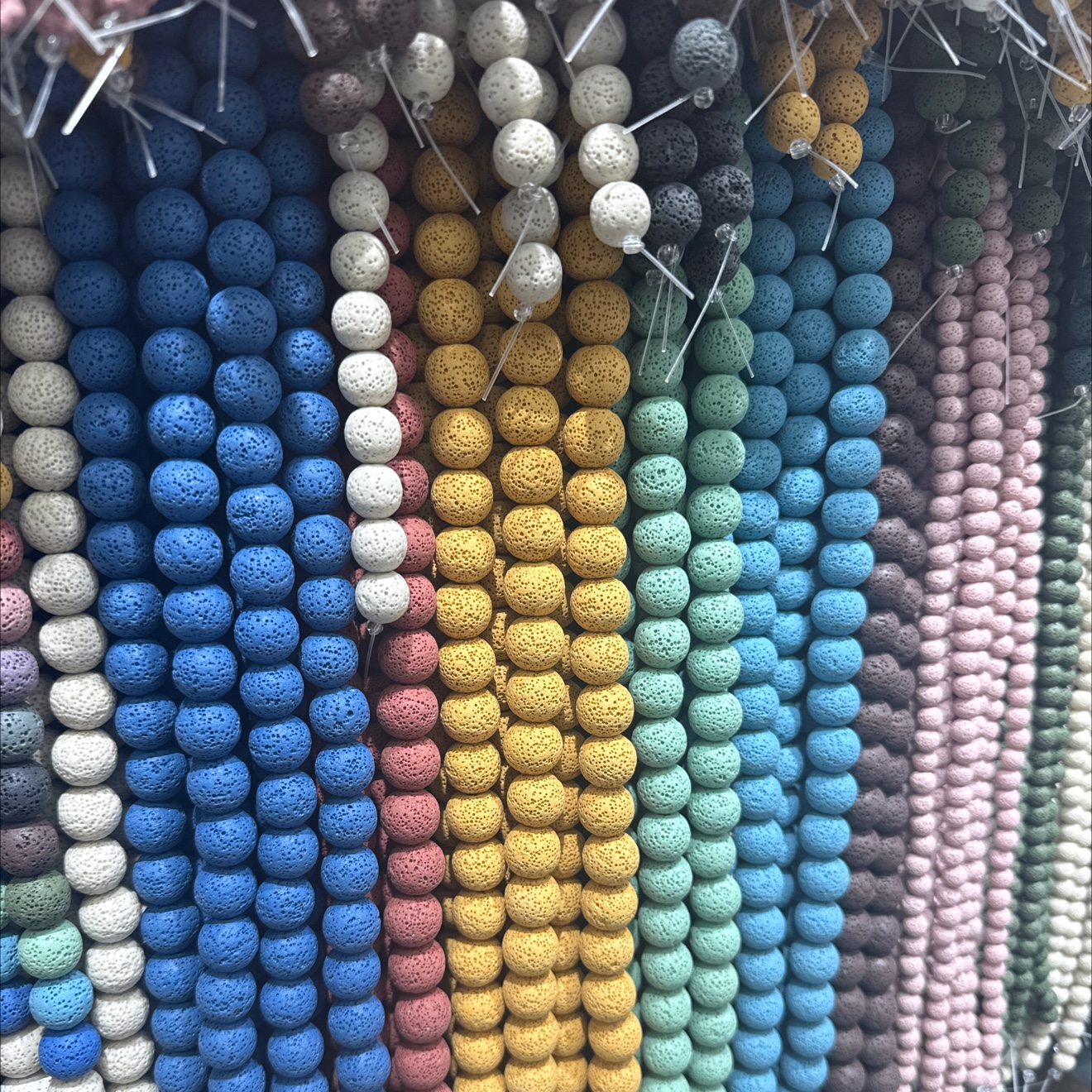 火山岩20mm圆珠米色、时尚大方、款式新颖产品图