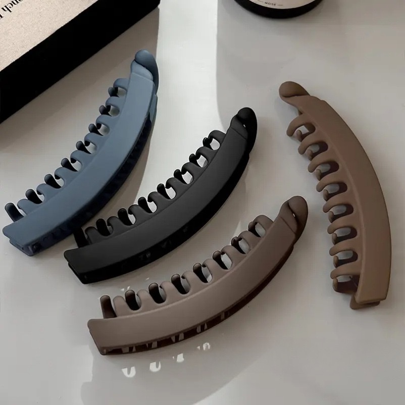 The frosted simple large banana clip is versatile. Dark-colored women's hair is thick and anti-slip. It's a ponytail hair clamp with teeth and a hair band details Picture